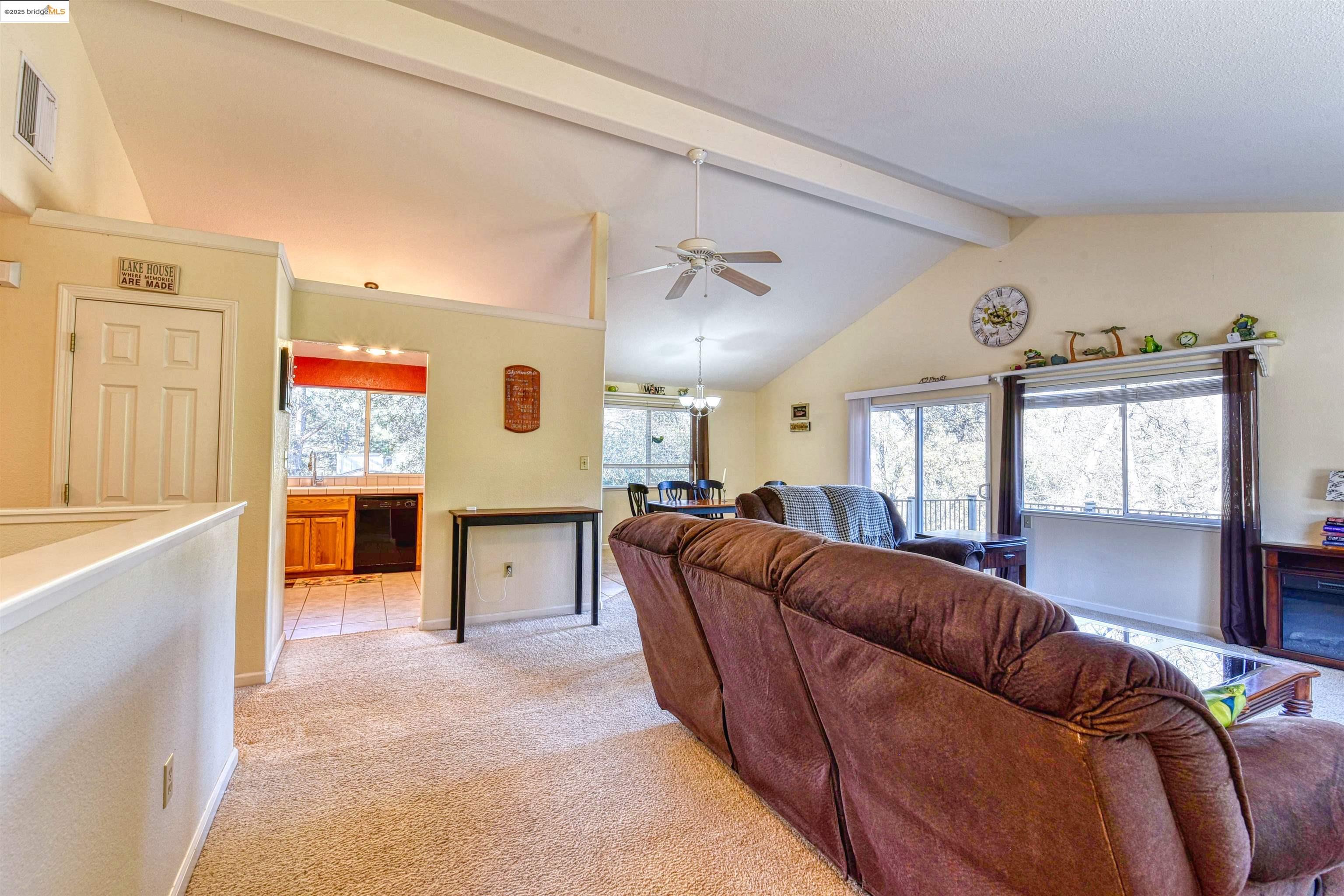 Detail Gallery Image 4 of 24 For 12908 Green Valley Cr, Groveland,  CA 95321-9543 - 3 Beds | 2 Baths