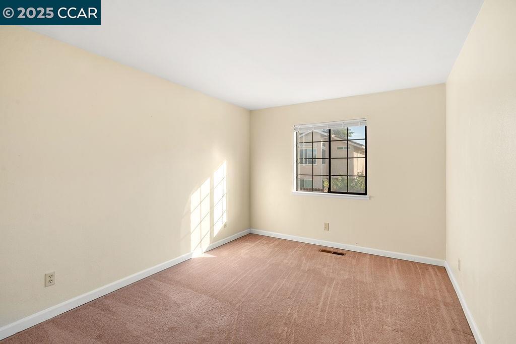 Detail Gallery Image 13 of 19 For 2125 Willow Ave, Antioch,  CA 94509 - 5 Beds | 2/1 Baths