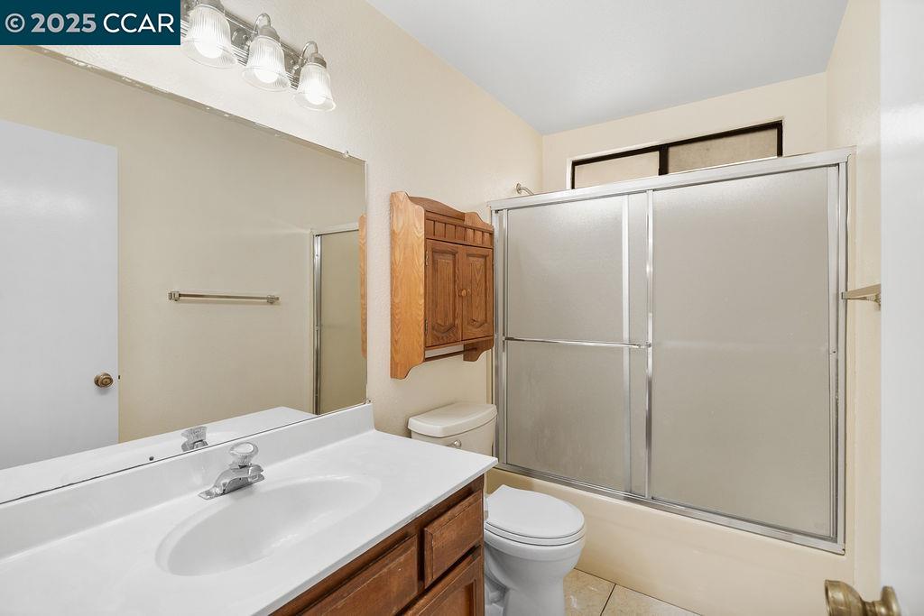 Detail Gallery Image 9 of 19 For 2125 Willow Ave, Antioch,  CA 94509 - 5 Beds | 2/1 Baths