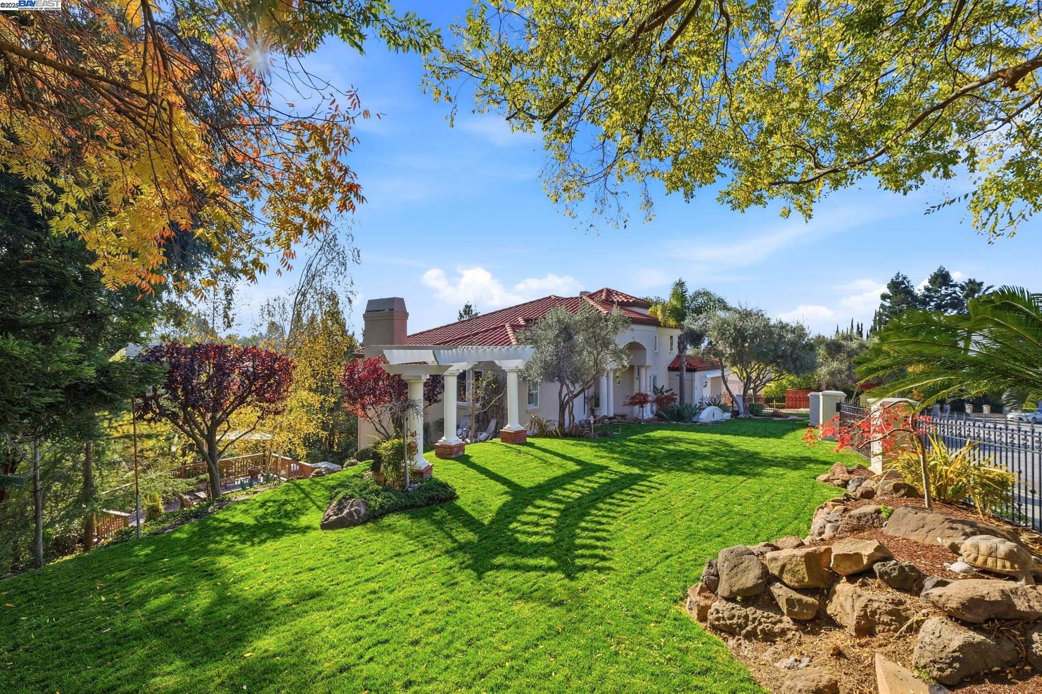 Detail Gallery Image 4 of 60 For 61 Montclaire Dr, Fremont,  CA 94539 - 4 Beds | 3/1 Baths