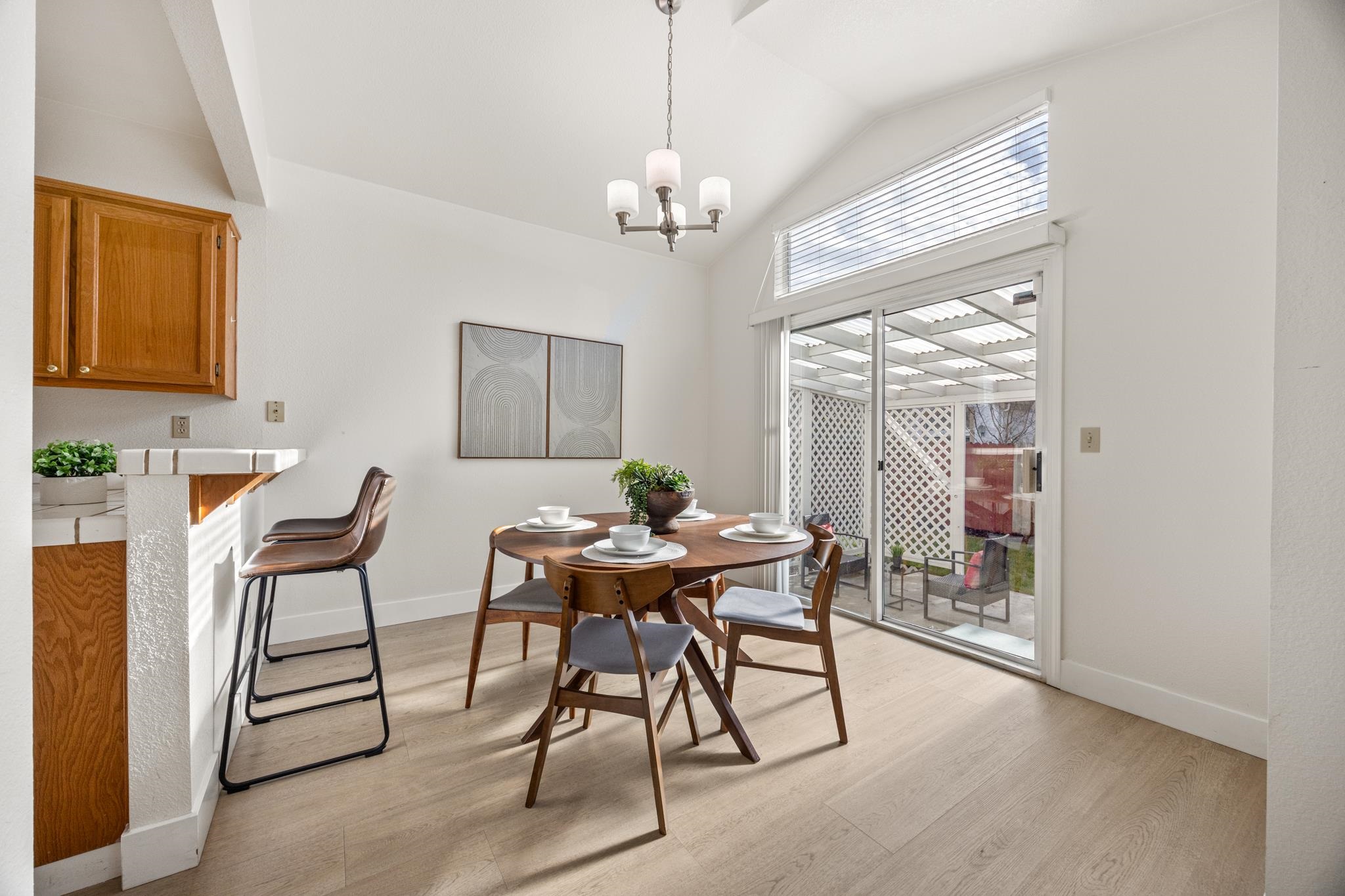 Detail Gallery Image 9 of 32 For 941 Mccoy Creek Cir, Suisun City,  CA 94585 - 3 Beds | 3 Baths