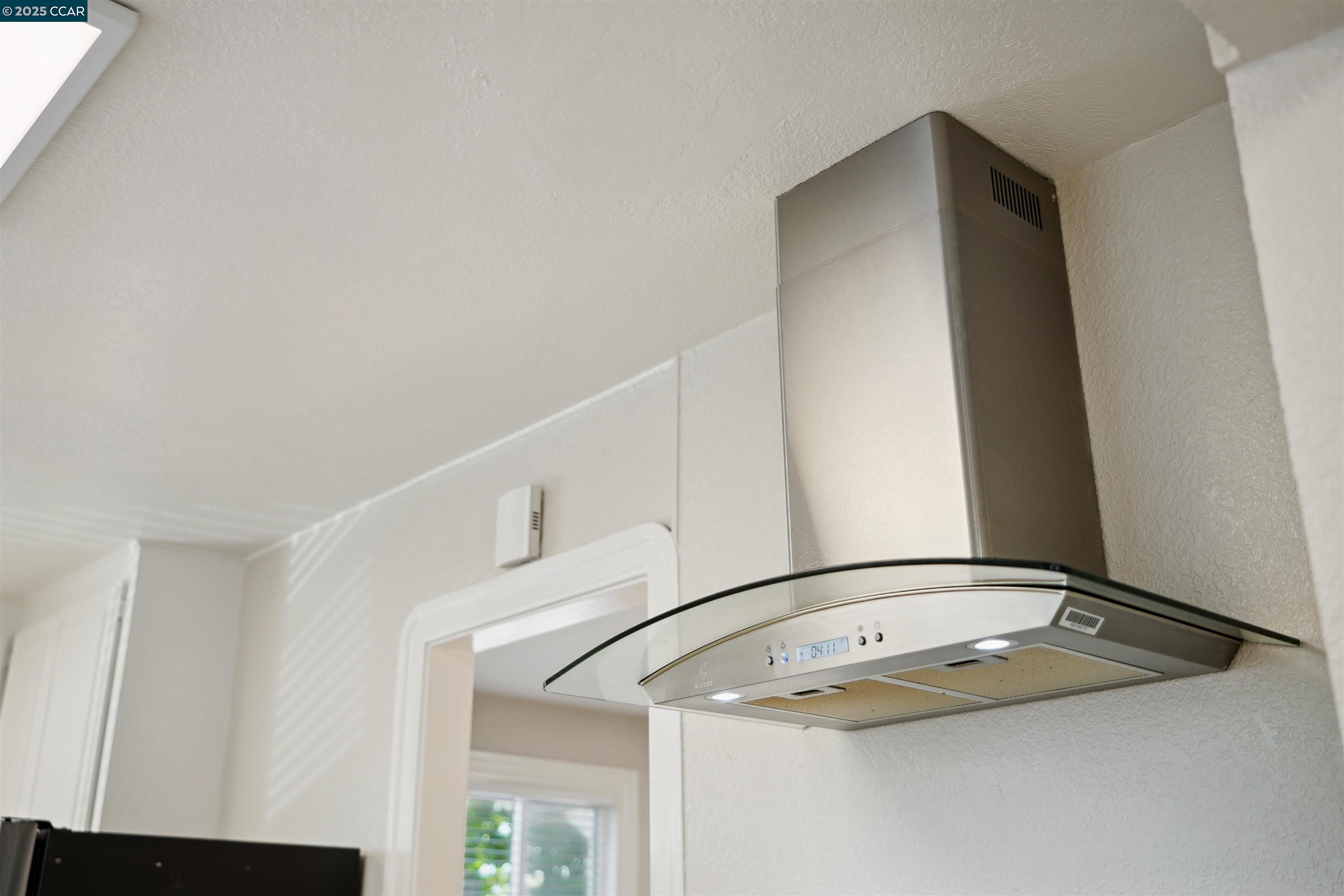 Detail Gallery Image 11 of 37 For 7700 Garfield Avenue, Oakland,  CA 94605 - 4 Beds | 1 Baths