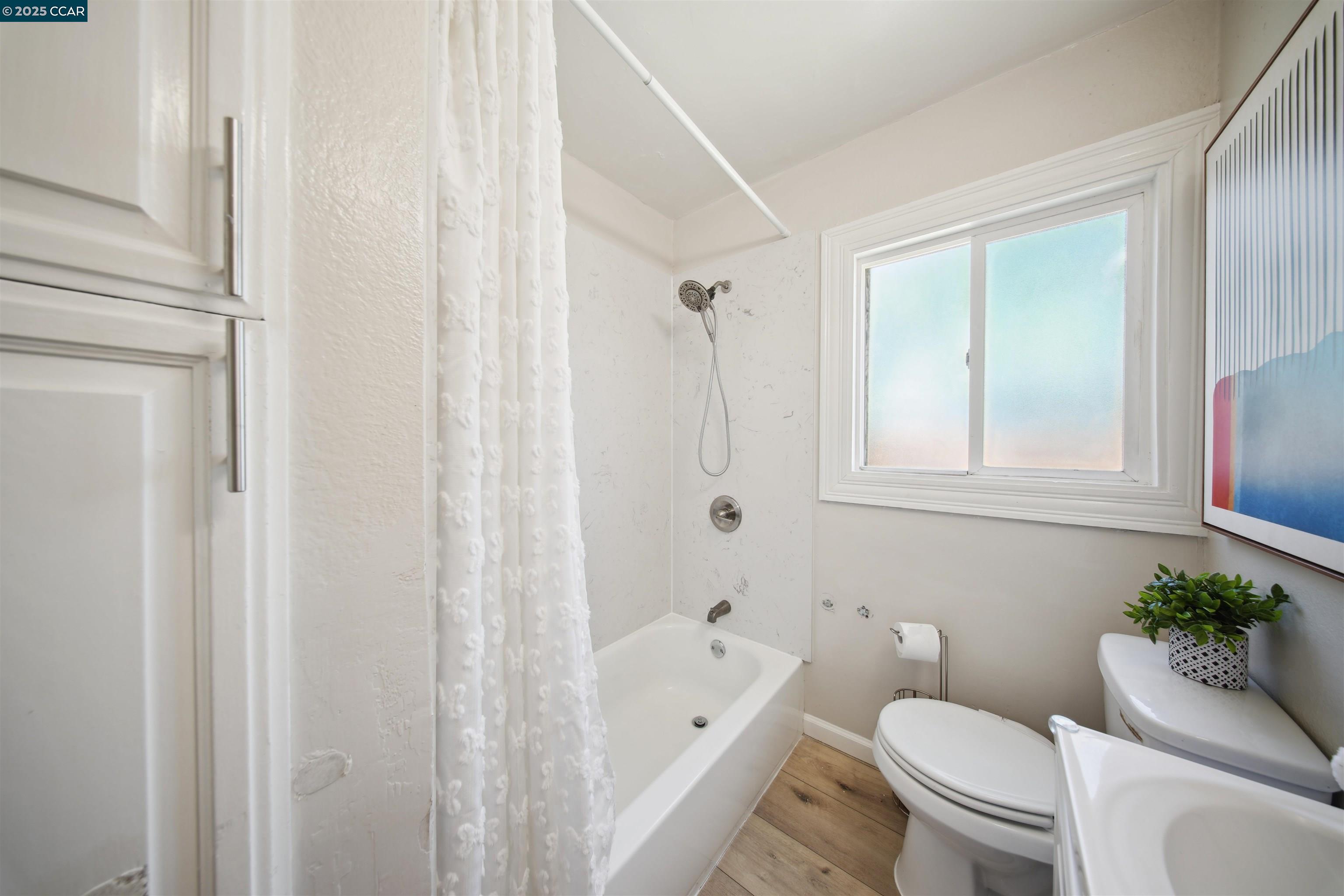 Detail Gallery Image 23 of 37 For 7700 Garfield Avenue, Oakland,  CA 94605 - 4 Beds | 1 Baths