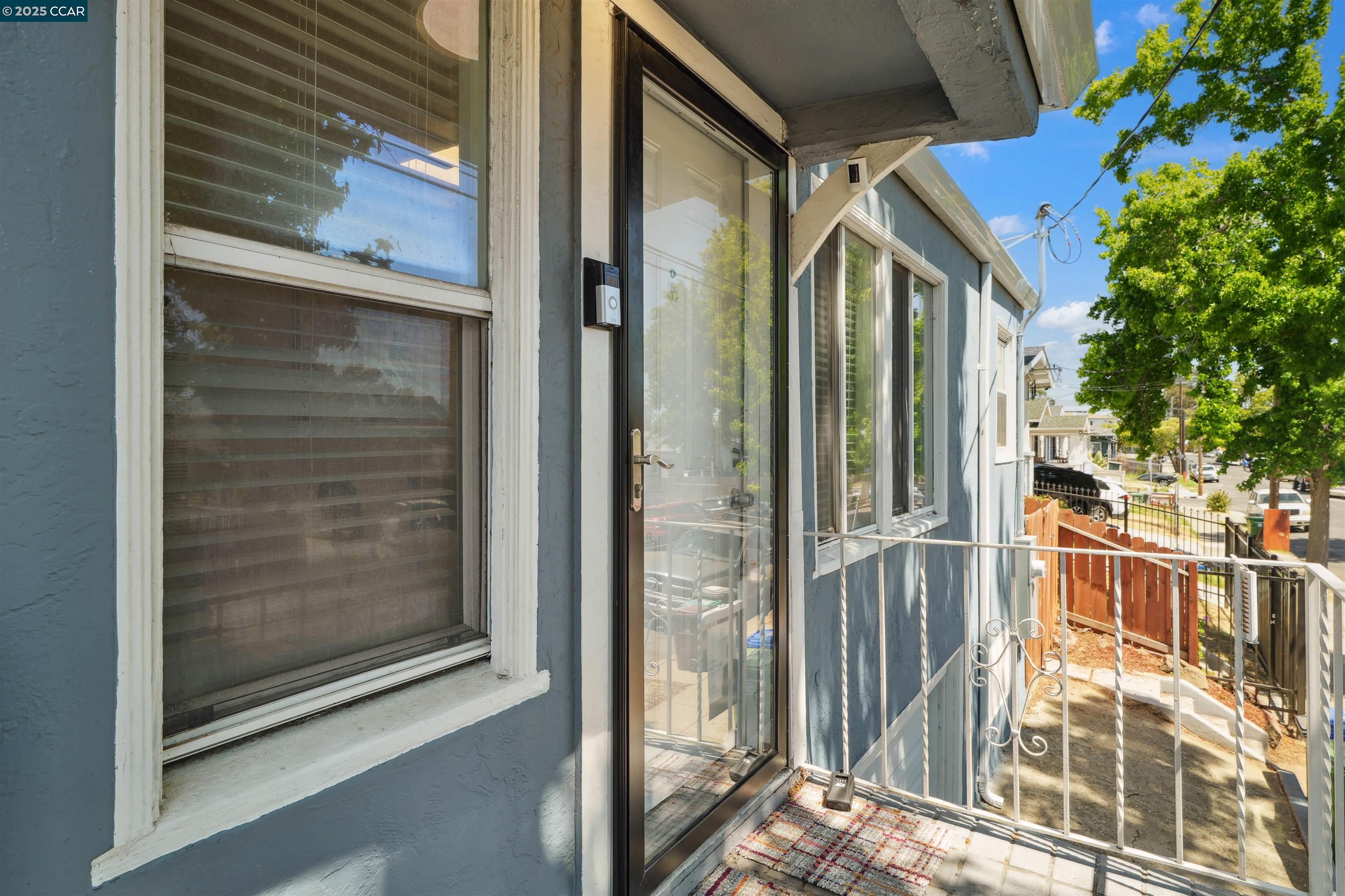 Detail Gallery Image 5 of 37 For 7700 Garfield Avenue, Oakland,  CA 94605 - 4 Beds | 1 Baths