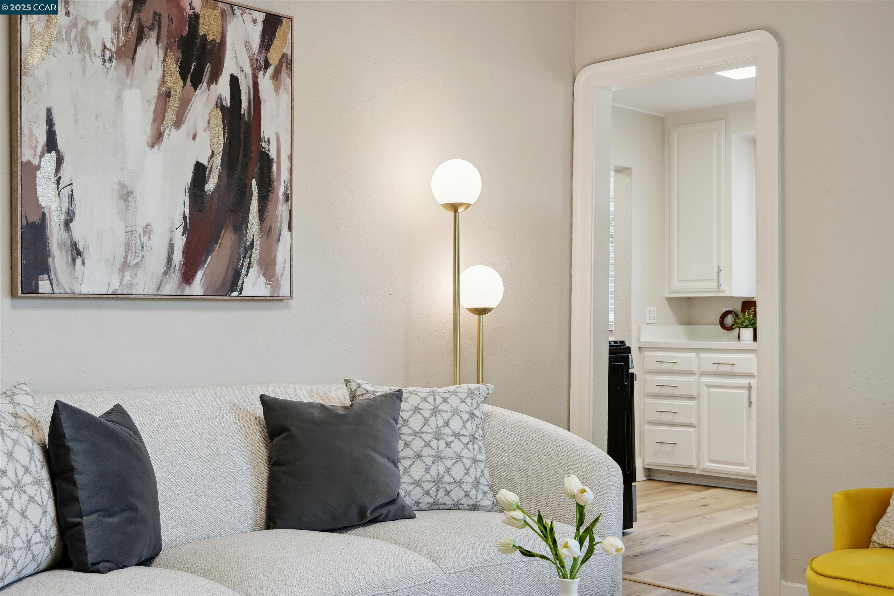 Detail Gallery Image 8 of 37 For 7700 Garfield Avenue, Oakland,  CA 94605 - 4 Beds | 1 Baths