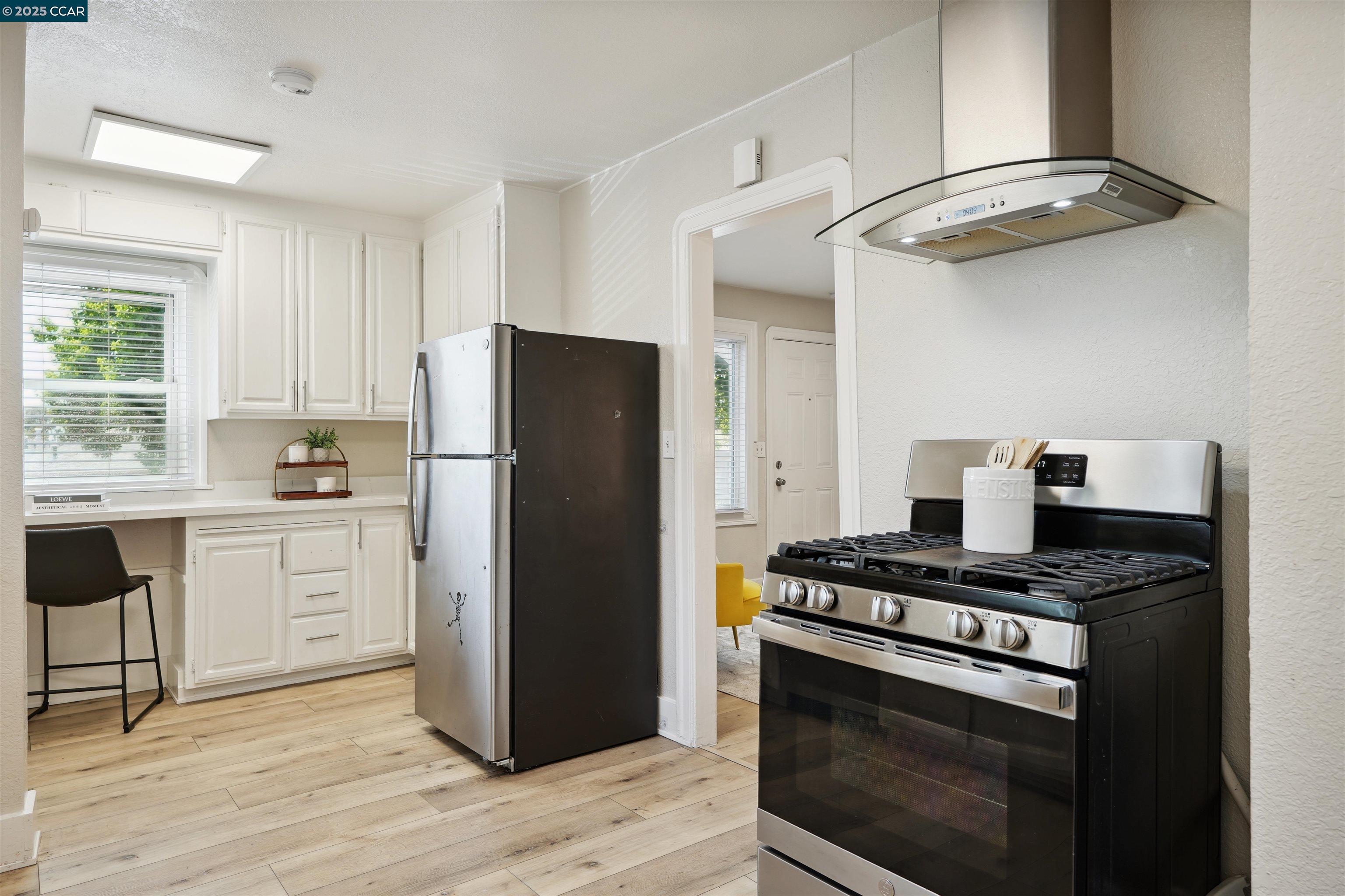 Detail Gallery Image 10 of 37 For 7700 Garfield Avenue, Oakland,  CA 94605 - 4 Beds | 1 Baths