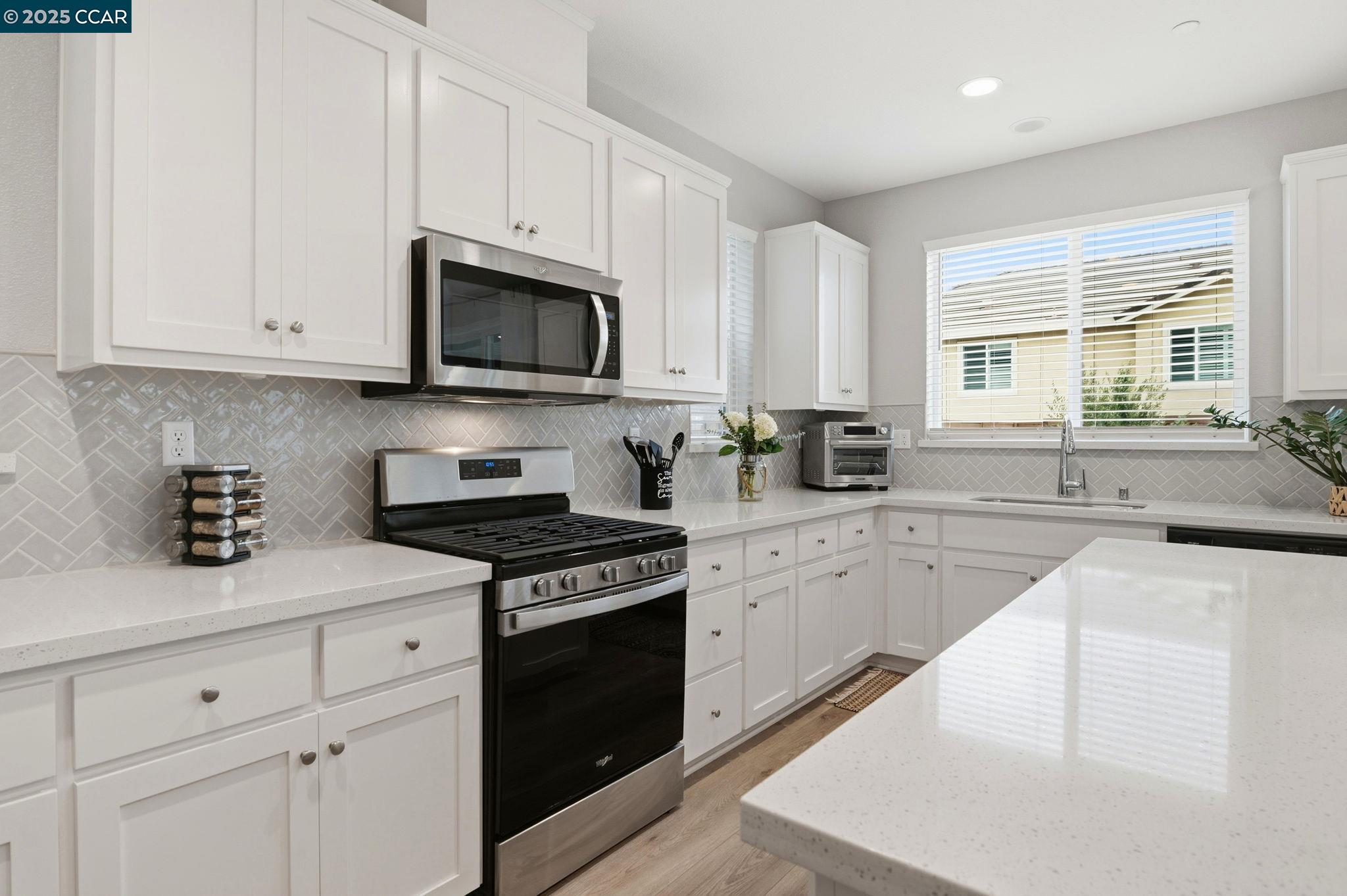 Detail Gallery Image 12 of 36 For 5227 Waterleaf Ln, Fairfield,  CA 94534 - 4 Beds | 2/1 Baths