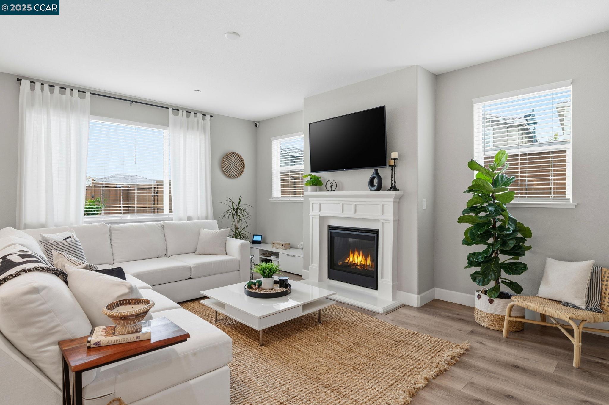 Detail Gallery Image 3 of 36 For 5227 Waterleaf Ln, Fairfield,  CA 94534 - 4 Beds | 2/1 Baths