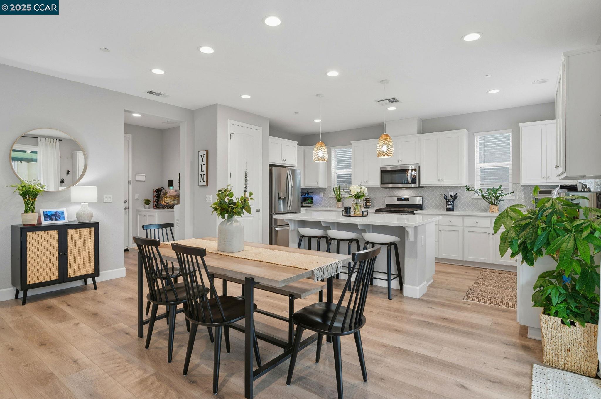 Detail Gallery Image 4 of 36 For 5227 Waterleaf Ln, Fairfield,  CA 94534 - 4 Beds | 2/1 Baths