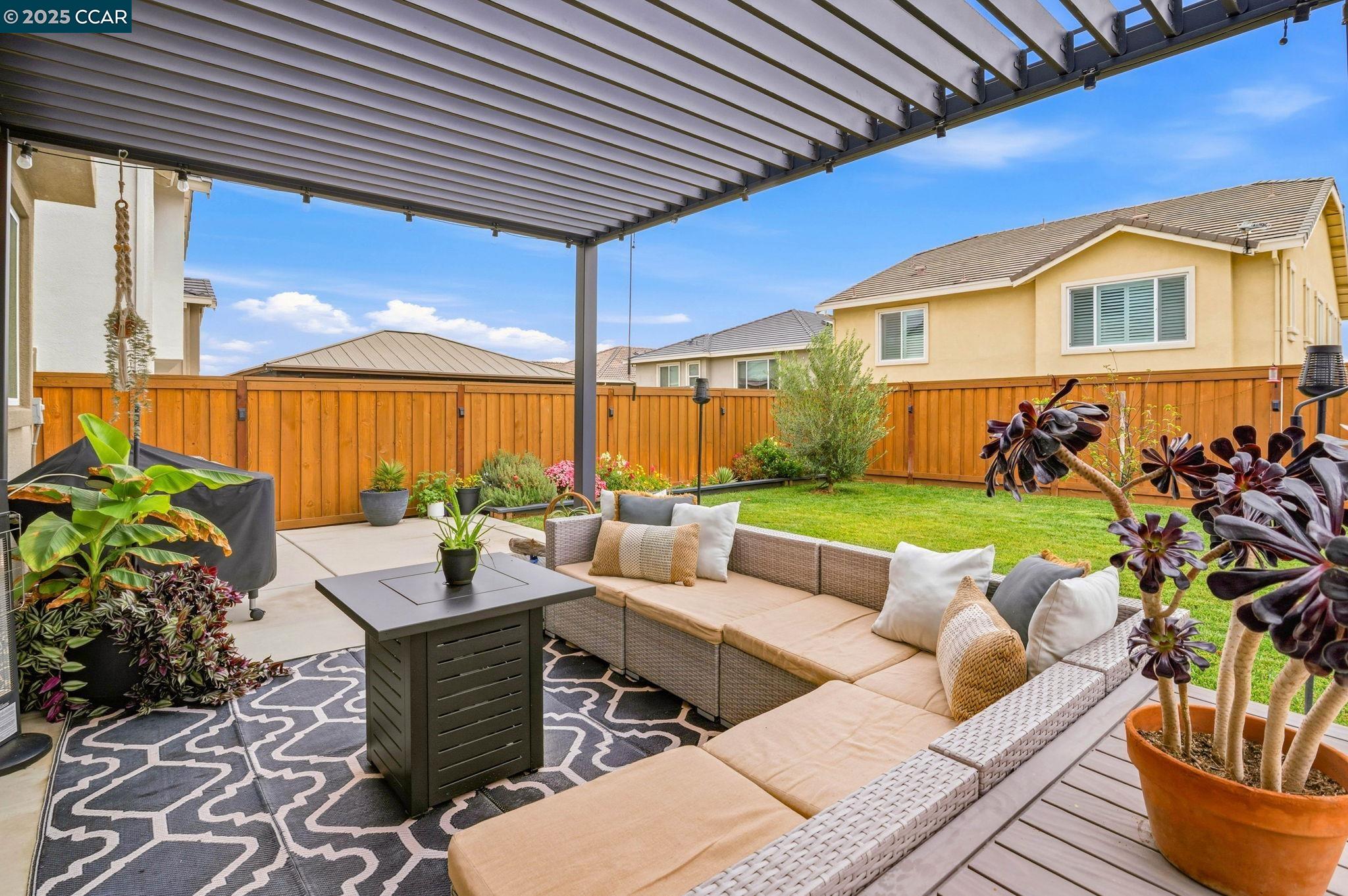 Detail Gallery Image 5 of 36 For 5227 Waterleaf Ln, Fairfield,  CA 94534 - 4 Beds | 2/1 Baths