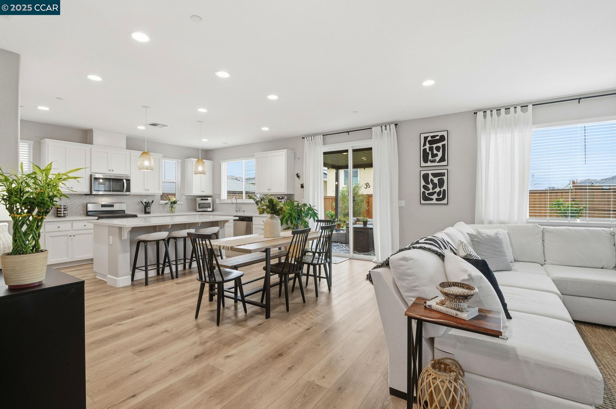 Detail Gallery Image 9 of 36 For 5227 Waterleaf Ln, Fairfield,  CA 94534 - 4 Beds | 2/1 Baths