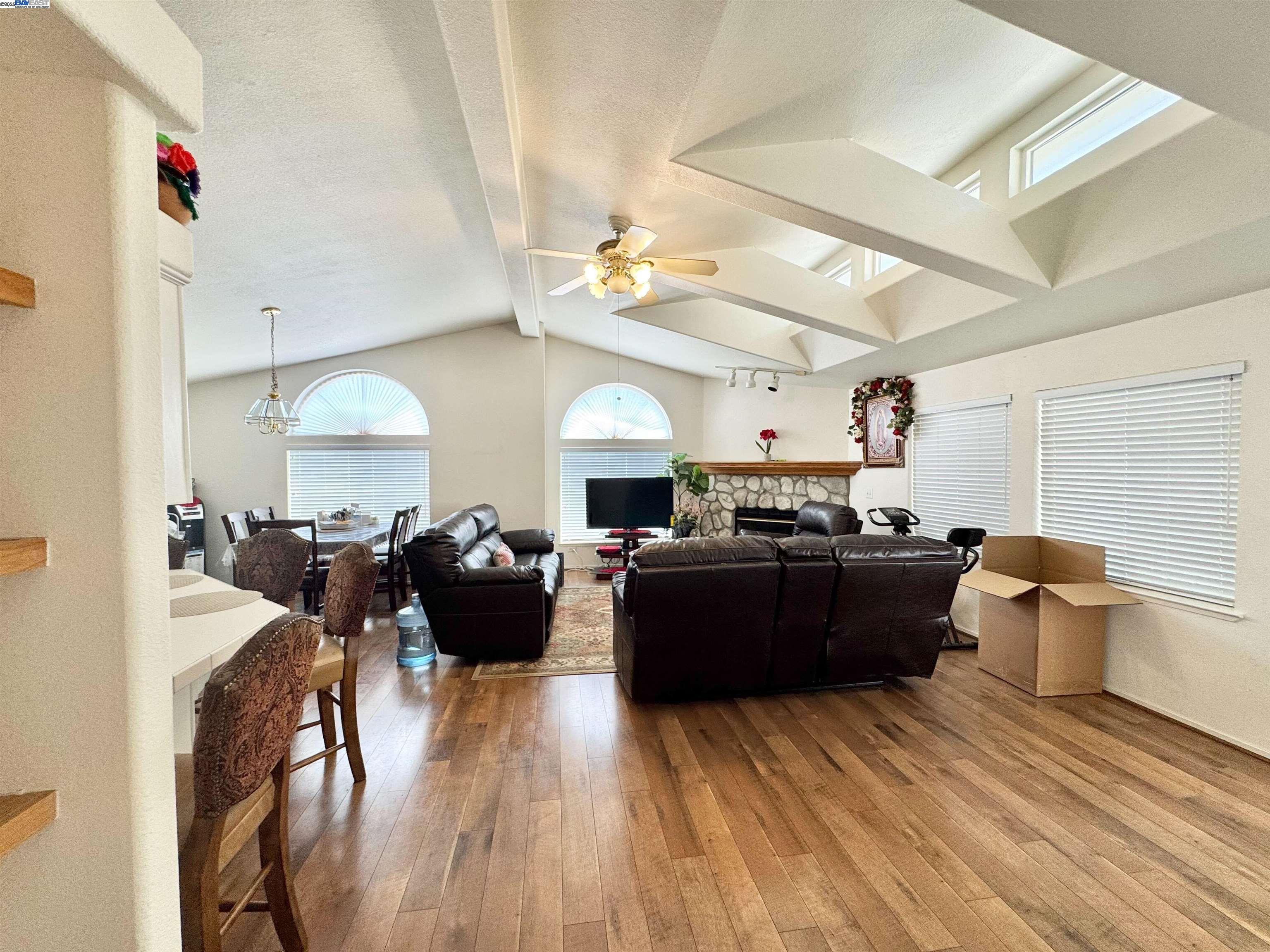 Detail Gallery Image 3 of 11 For 1220 Tasman Dr #39,  Sunnyvale,  CA 94089 - 3 Beds | 2 Baths