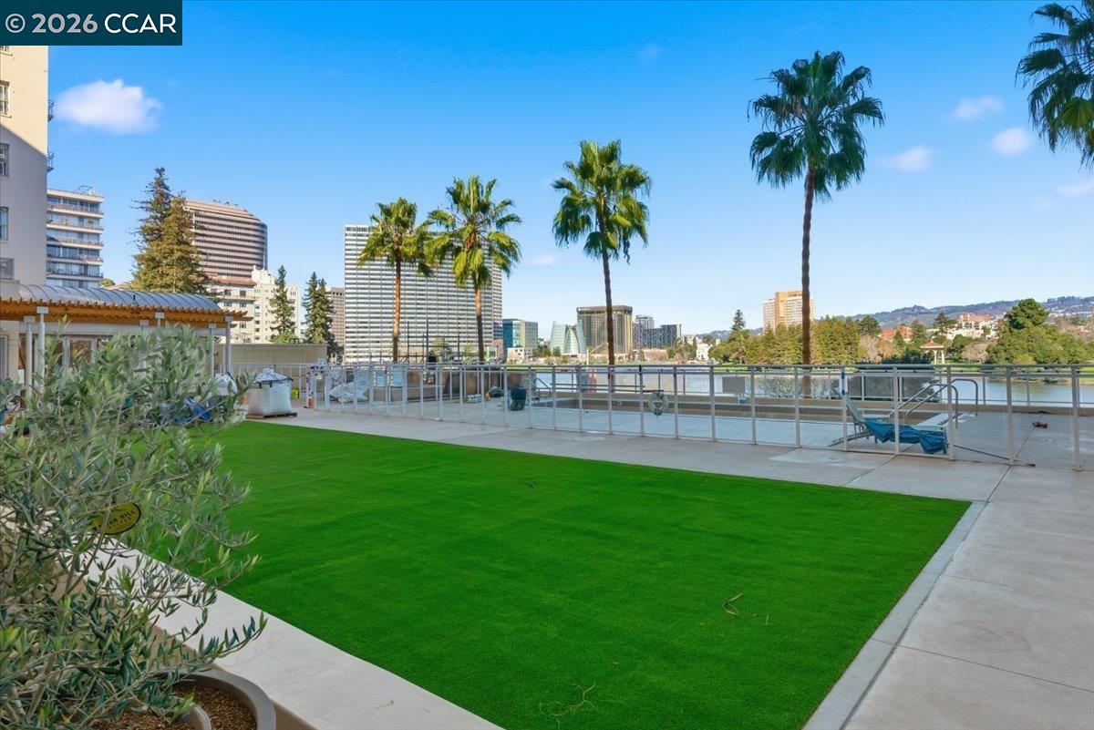 Detail Gallery Image 31 of 35 For 1 Lakeside Dr #1404,  Oakland,  CA 94612 - 2 Beds | 2 Baths