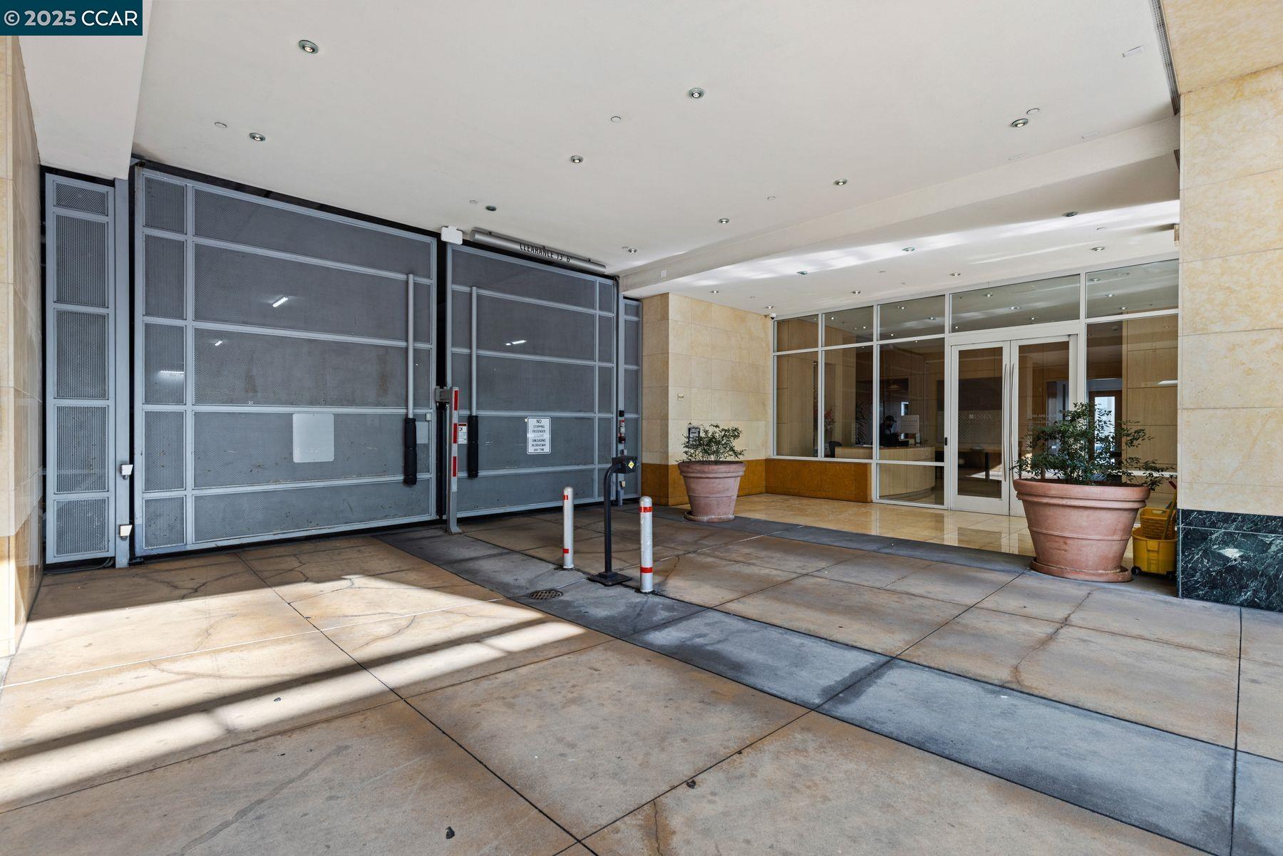 Detail Gallery Image 32 of 33 For 1 Lakeside Dr #1404,  Oakland,  CA 94612 - 2 Beds | 2 Baths