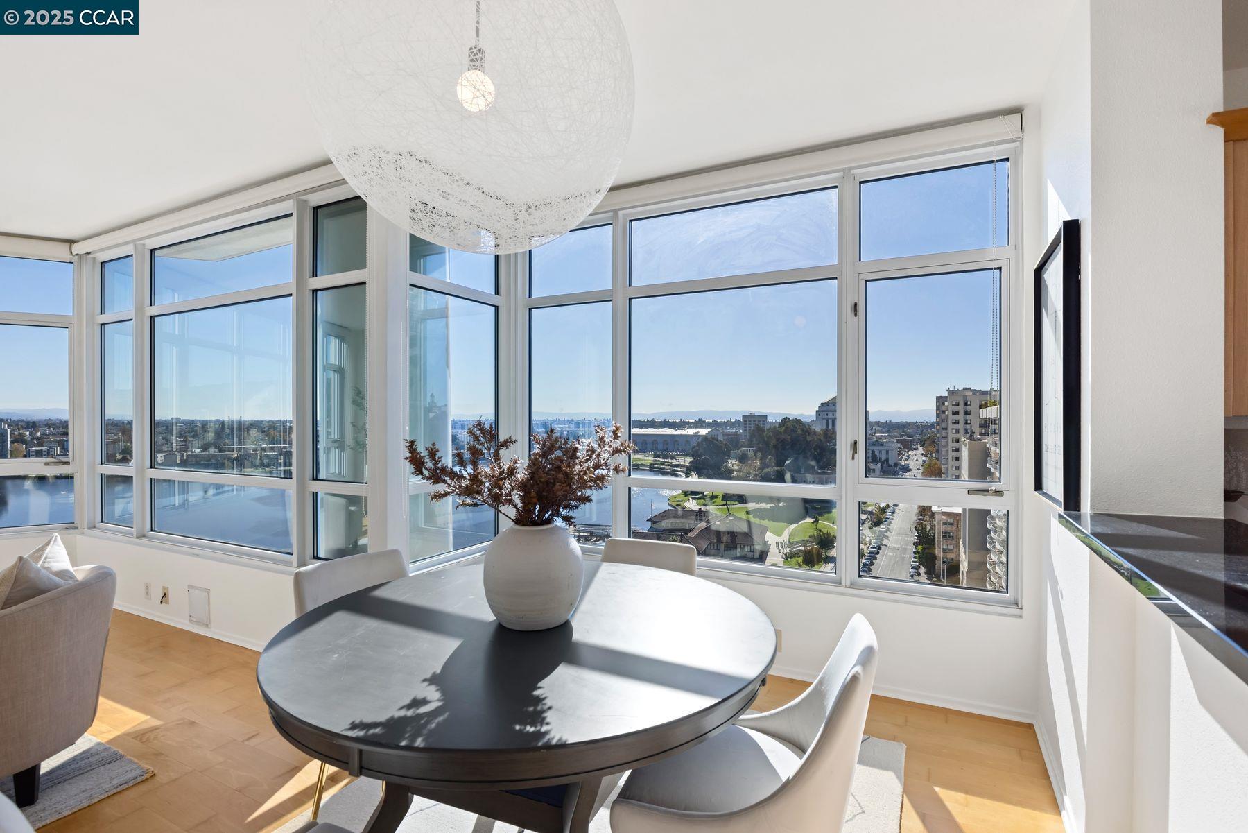 Detail Gallery Image 10 of 33 For 1 Lakeside Dr #1404,  Oakland,  CA 94612 - 2 Beds | 2 Baths