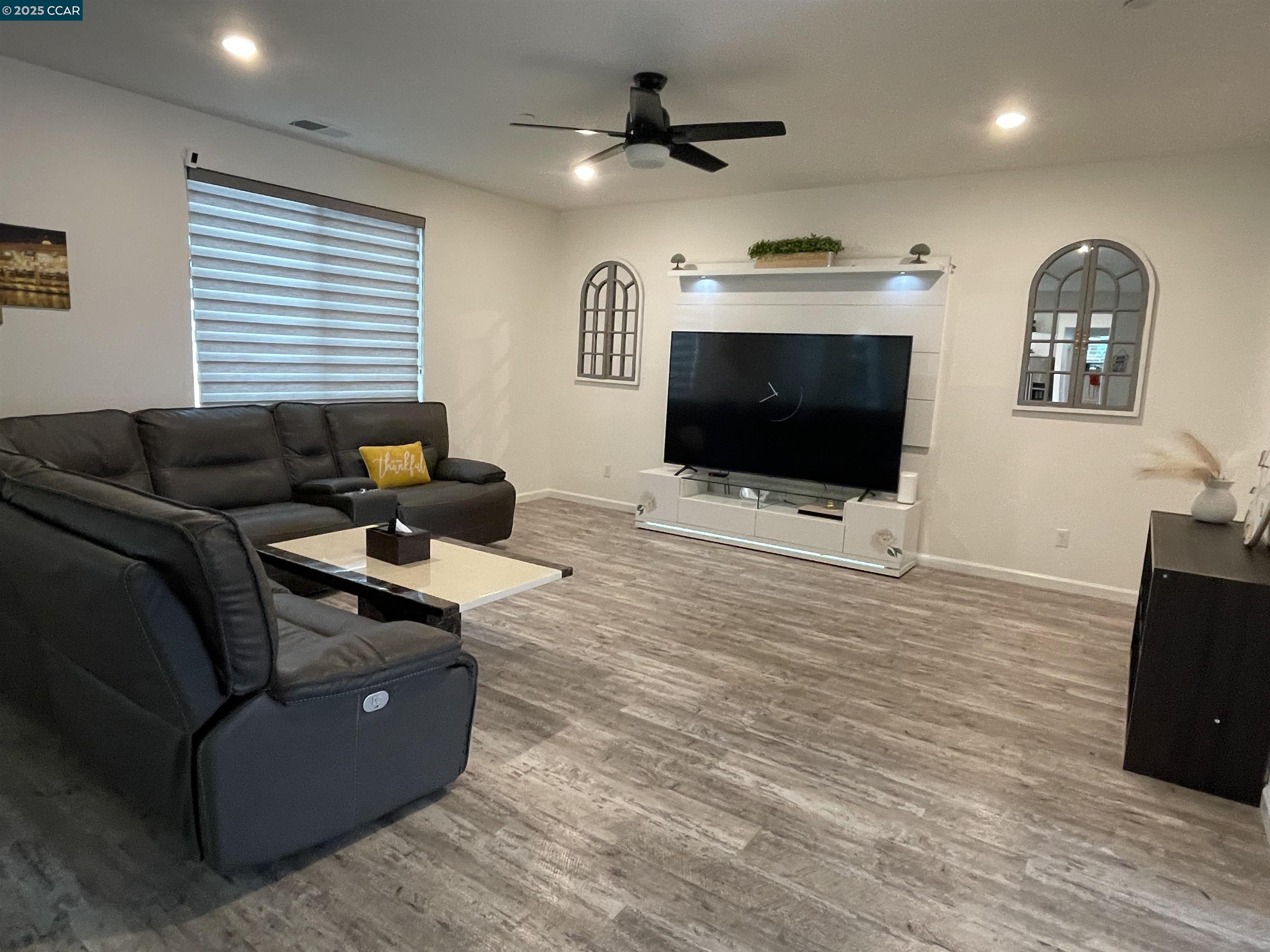 Detail Gallery Image 11 of 44 For 2026 Maiden Grass Ave, Manteca,  CA 95337 - 4 Beds | 3 Baths