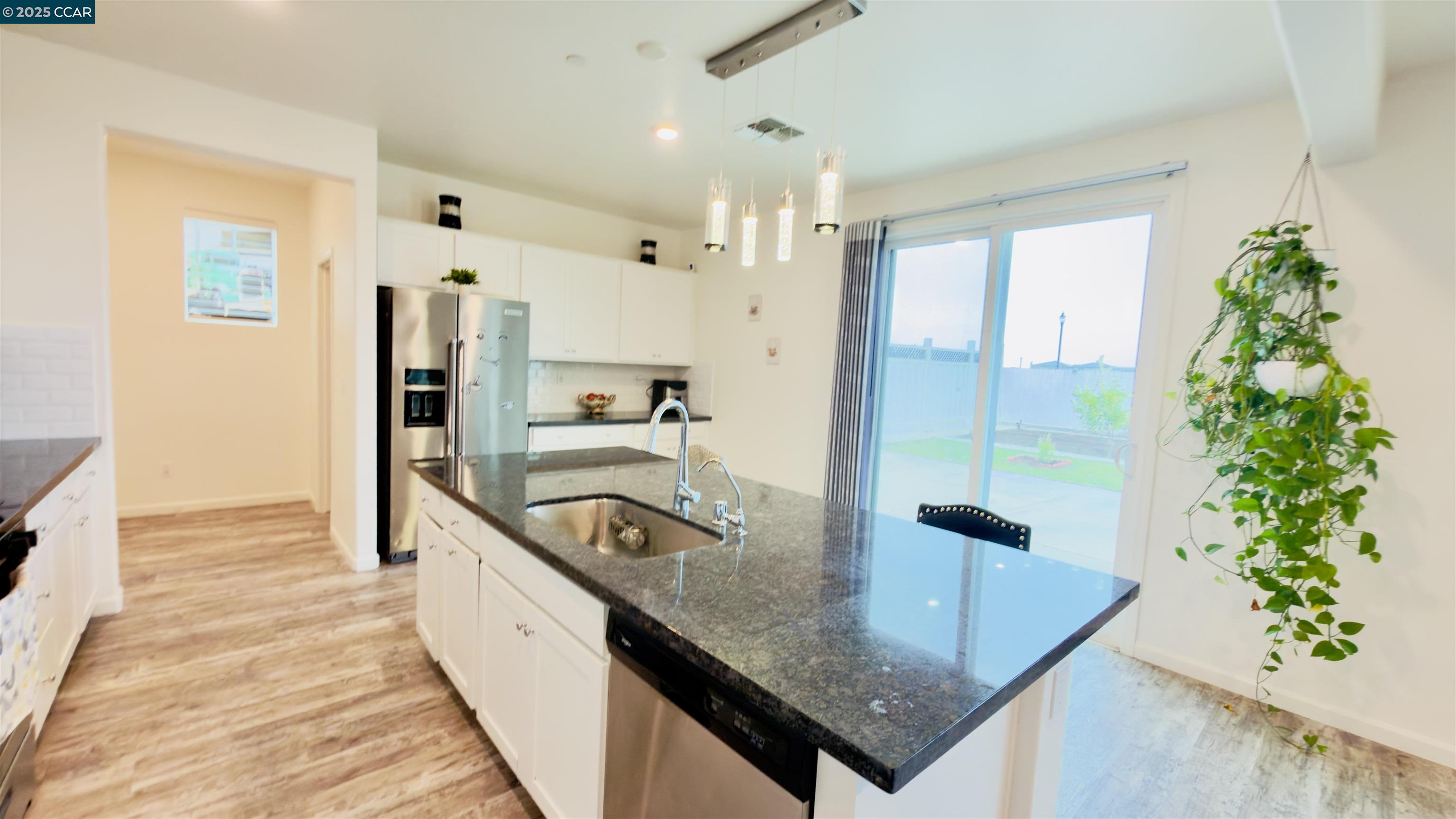 Detail Gallery Image 15 of 44 For 2026 Maiden Grass Ave, Manteca,  CA 95337 - 4 Beds | 3 Baths