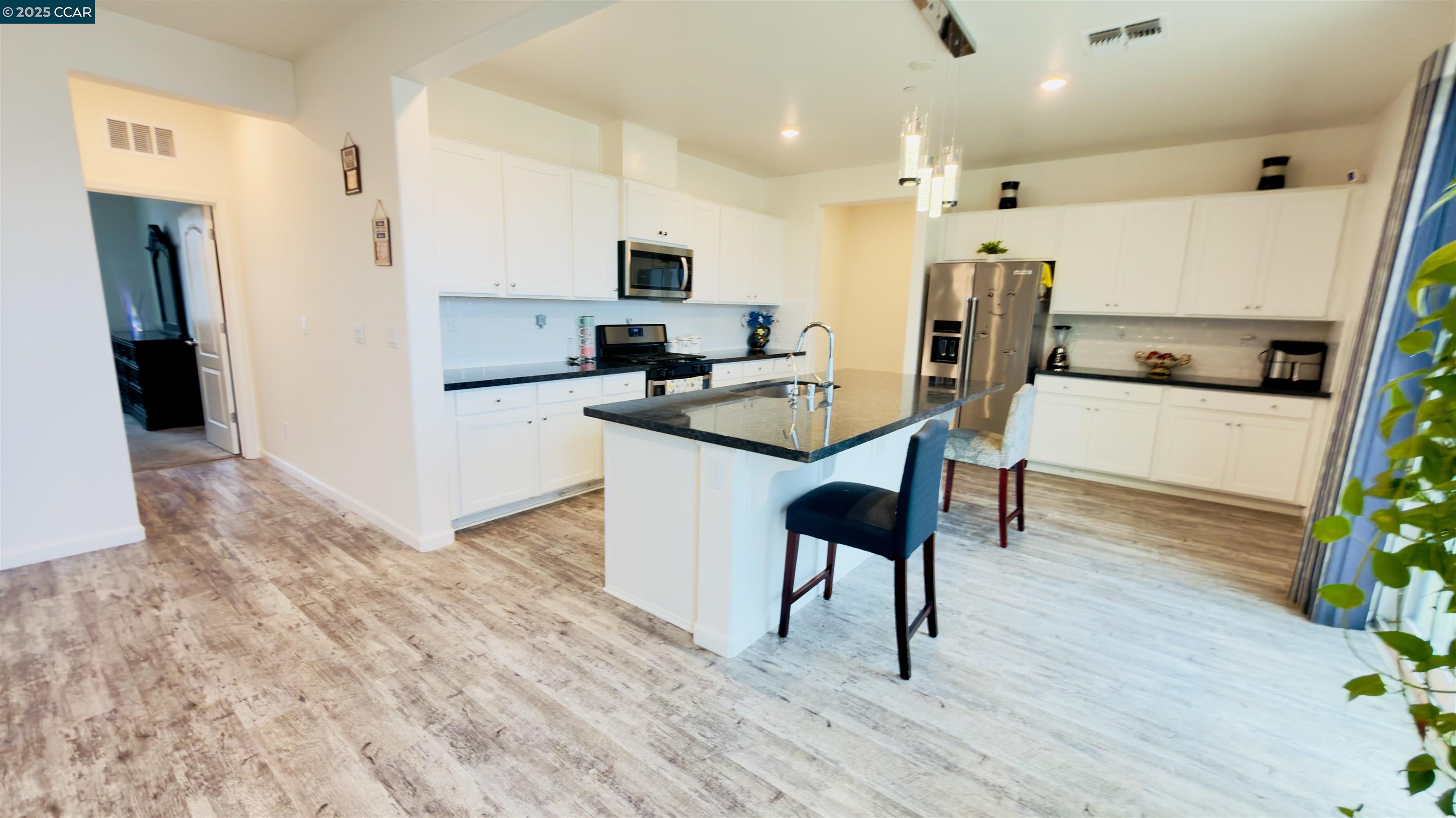 Detail Gallery Image 17 of 44 For 2026 Maiden Grass Ave, Manteca,  CA 95337 - 4 Beds | 3 Baths