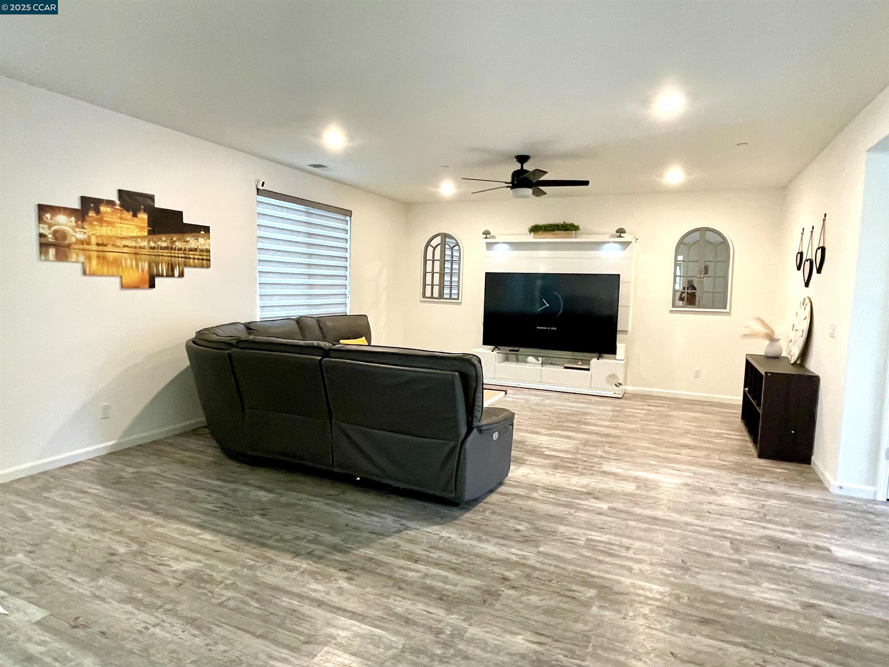 Detail Gallery Image 10 of 44 For 2026 Maiden Grass Ave, Manteca,  CA 95337 - 4 Beds | 3 Baths