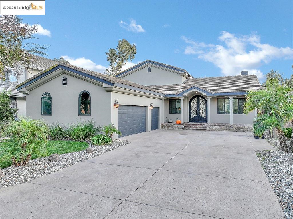 Detail Gallery Image 2 of 42 For 5580 Edgeview Dr, Discovery Bay,  CA 94505 - 4 Beds | 2/1 Baths