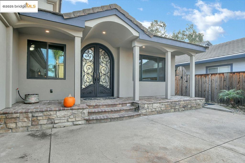 Detail Gallery Image 8 of 42 For 5580 Edgeview Dr, Discovery Bay,  CA 94505 - 4 Beds | 2/1 Baths