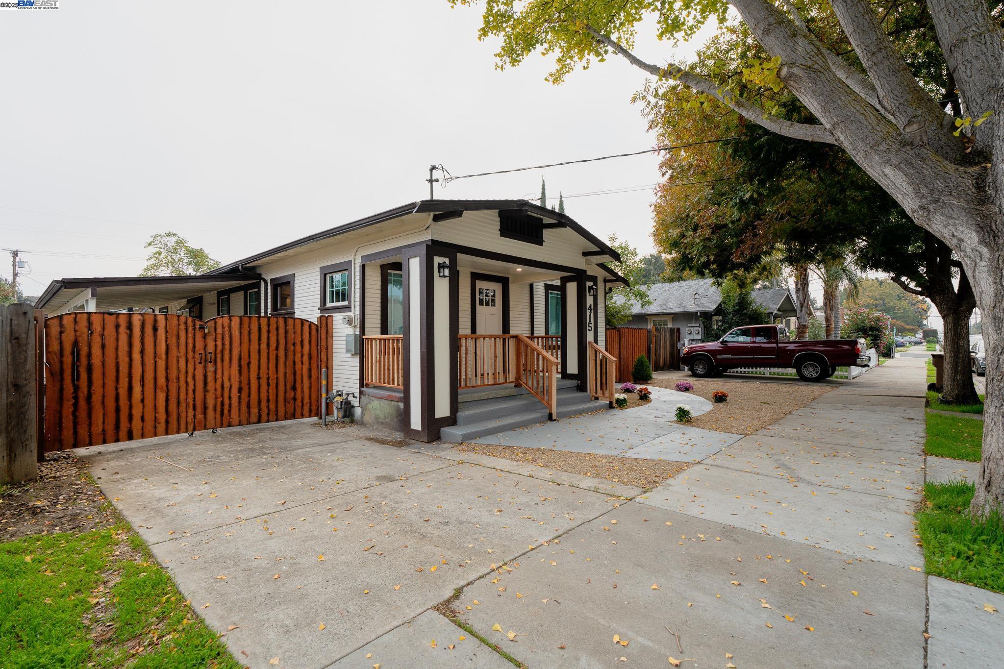 Detail Gallery Image 3 of 30 For 415 W 9th St, Antioch,  CA 94509 - 3 Beds | 2 Baths