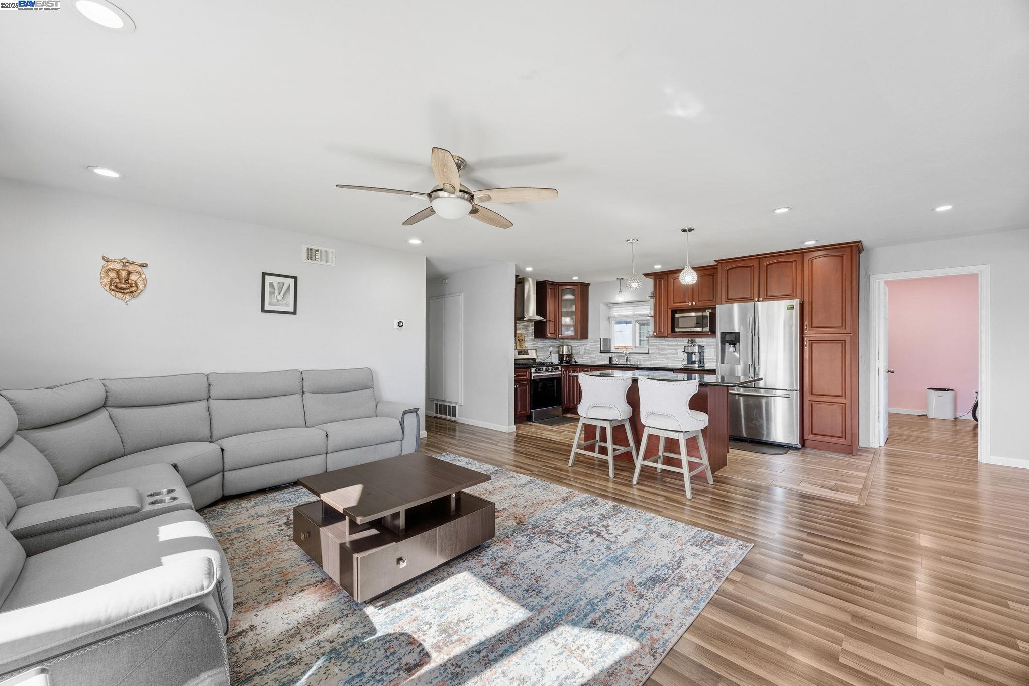 Detail Gallery Image 15 of 38 For 19695 Bernal Street, Castro Valley,  CA 94546-3341 - 4 Beds | 2 Baths