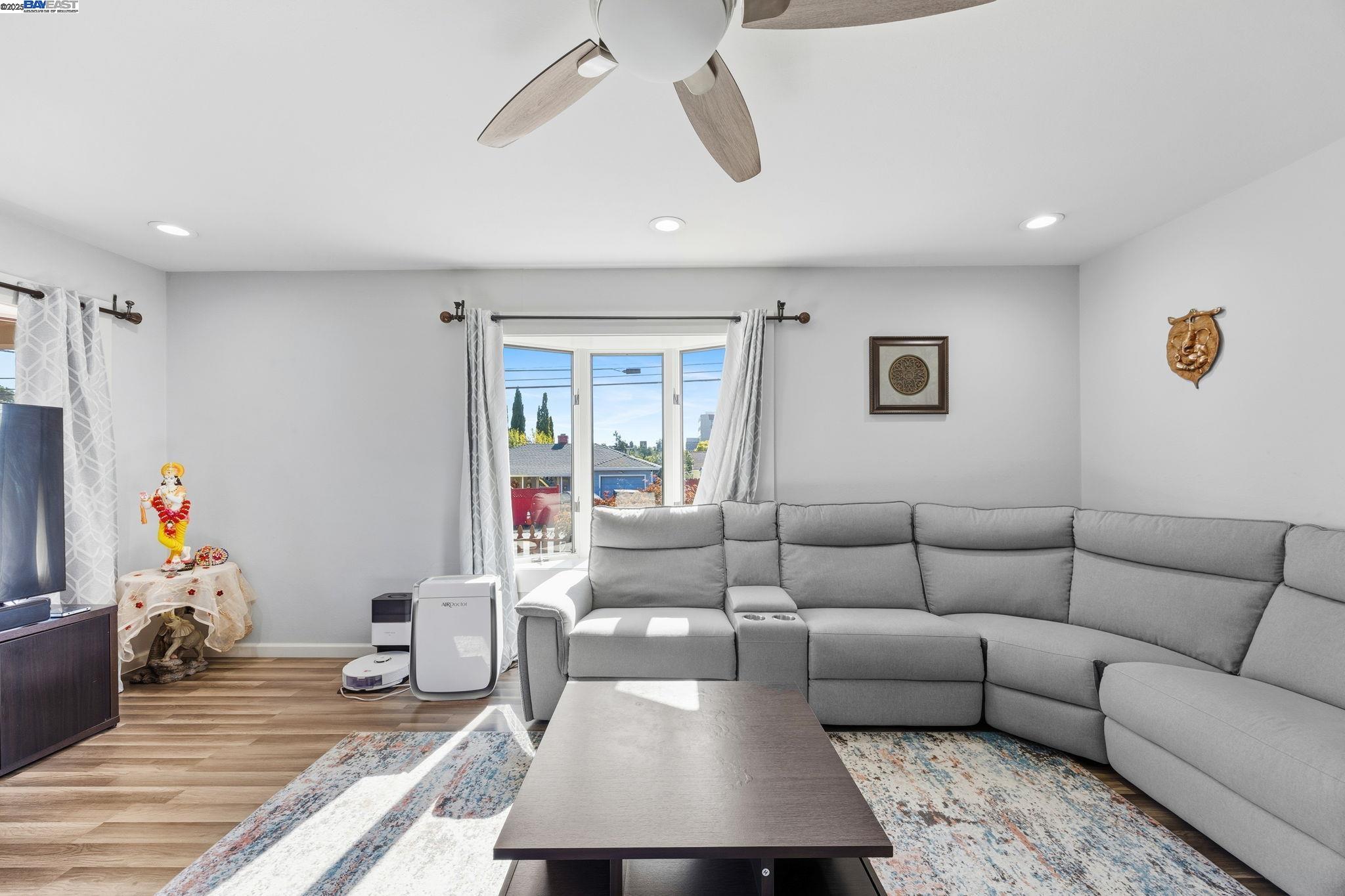 Detail Gallery Image 17 of 38 For 19695 Bernal Street, Castro Valley,  CA 94546-3341 - 4 Beds | 2 Baths