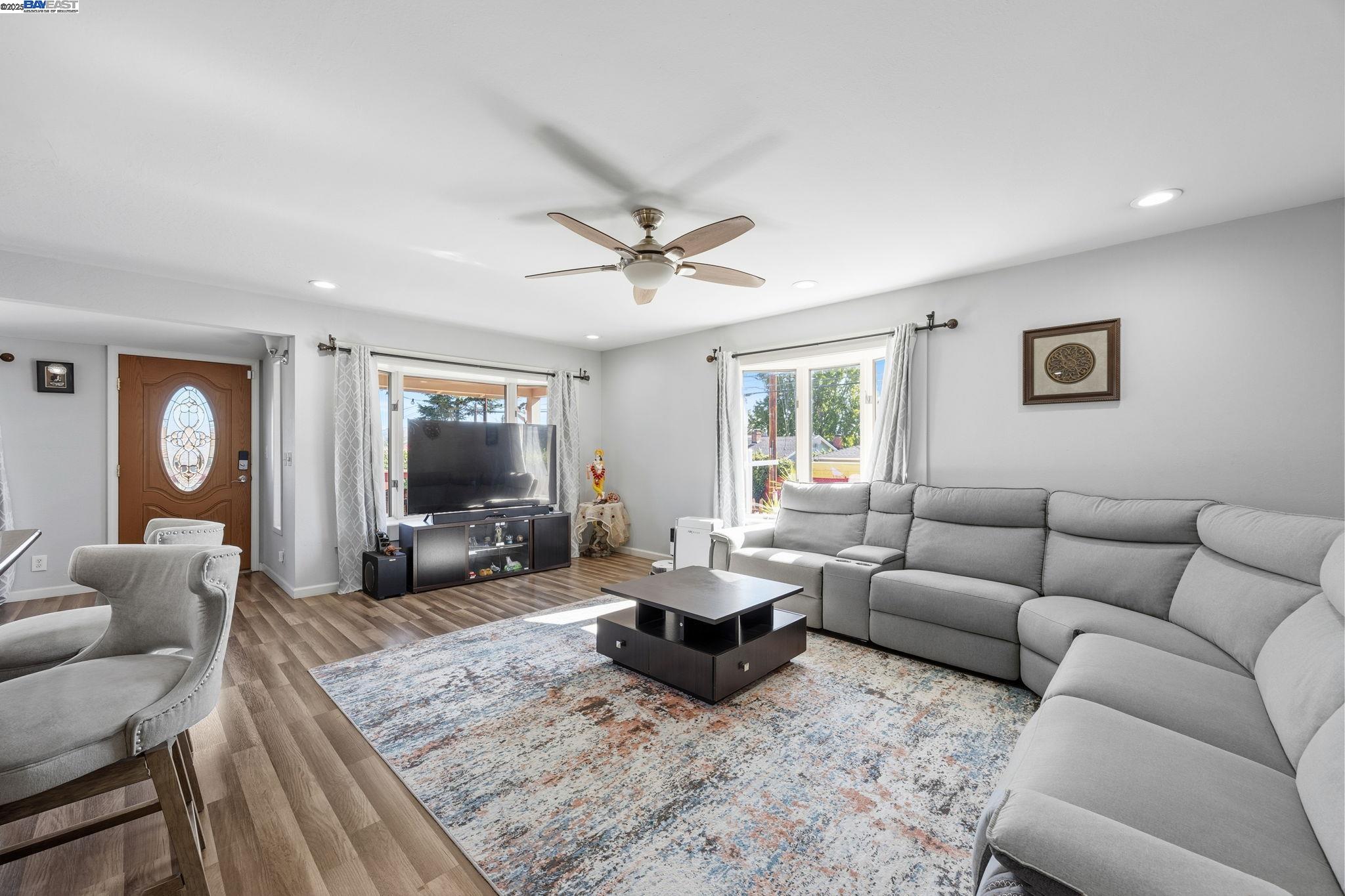 Detail Gallery Image 18 of 38 For 19695 Bernal Street, Castro Valley,  CA 94546-3341 - 4 Beds | 2 Baths