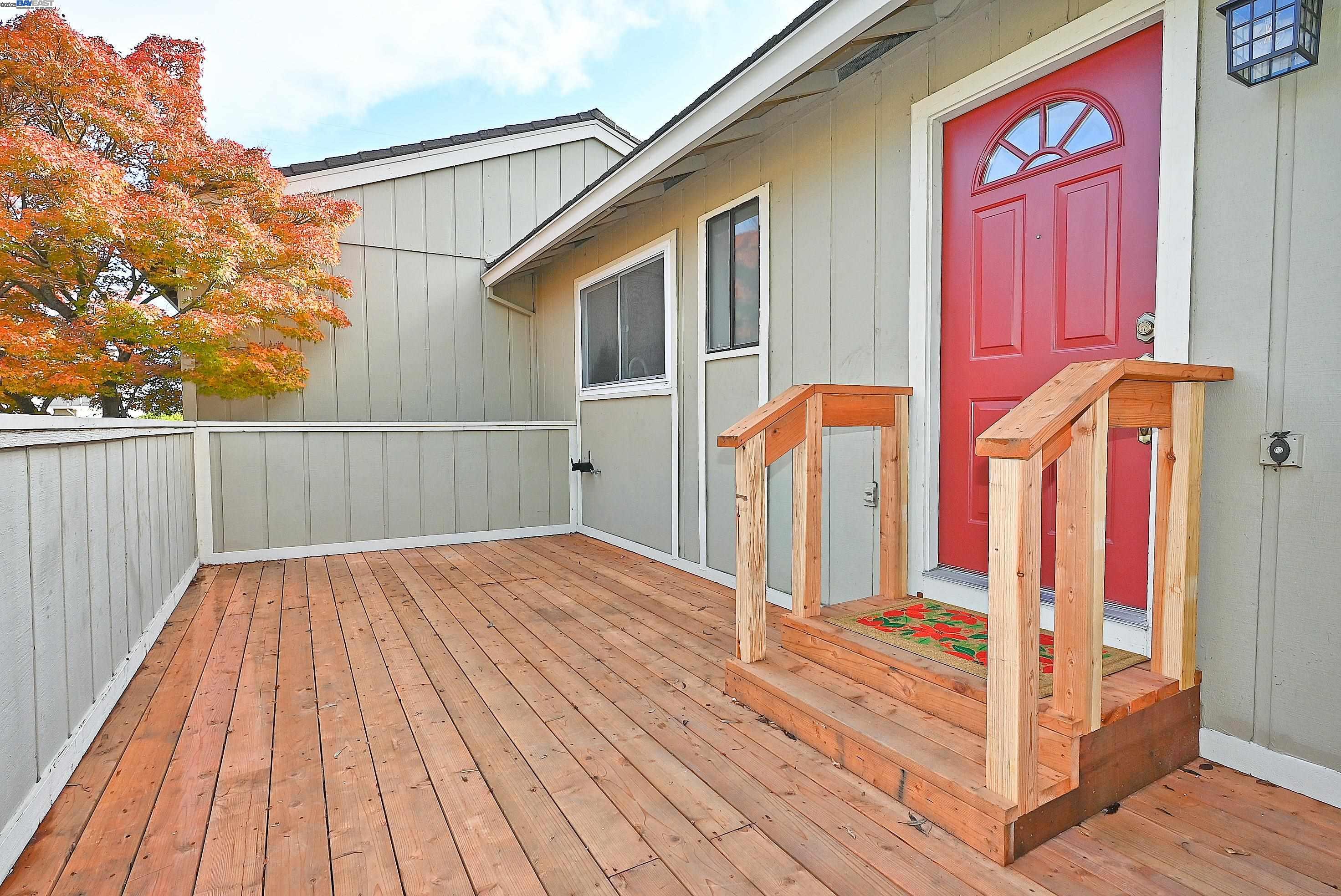 Detail Gallery Image 20 of 29 For 405 Thistle Cir, Martinez,  CA 94553 - 3 Beds | 2/1 Baths