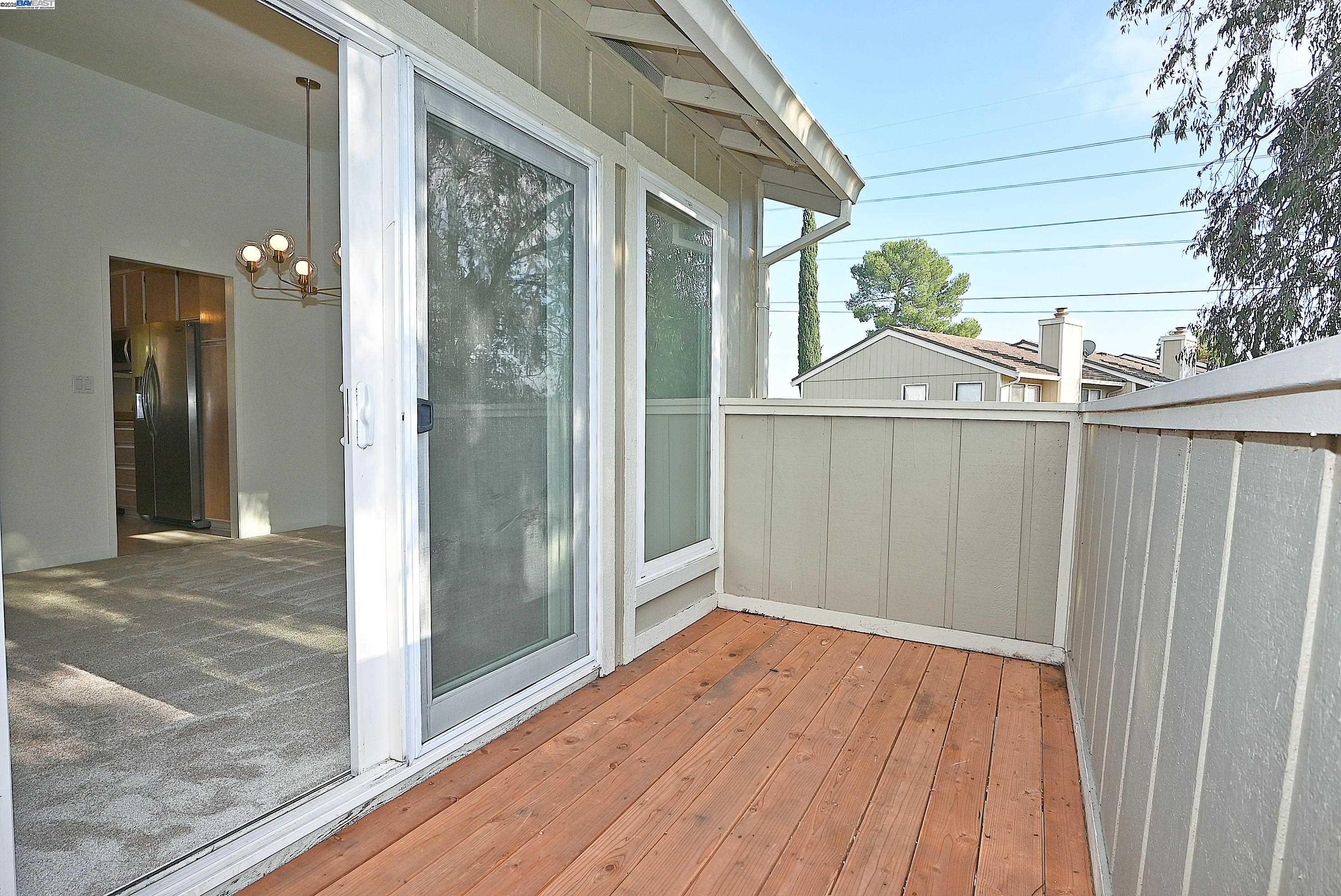 Detail Gallery Image 21 of 29 For 405 Thistle Cir, Martinez,  CA 94553 - 3 Beds | 2/1 Baths