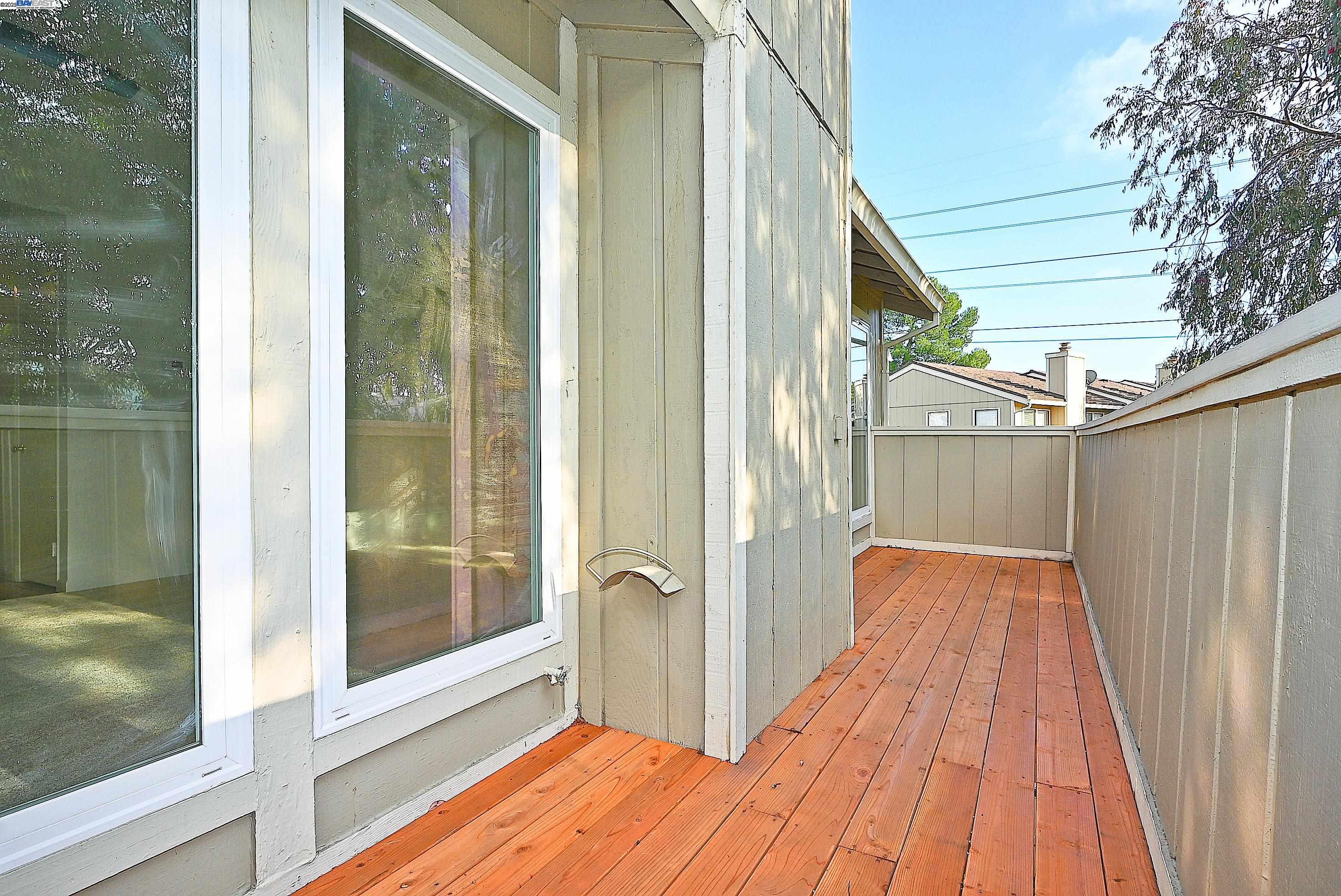 Detail Gallery Image 23 of 29 For 405 Thistle Cir, Martinez,  CA 94553 - 3 Beds | 2/1 Baths