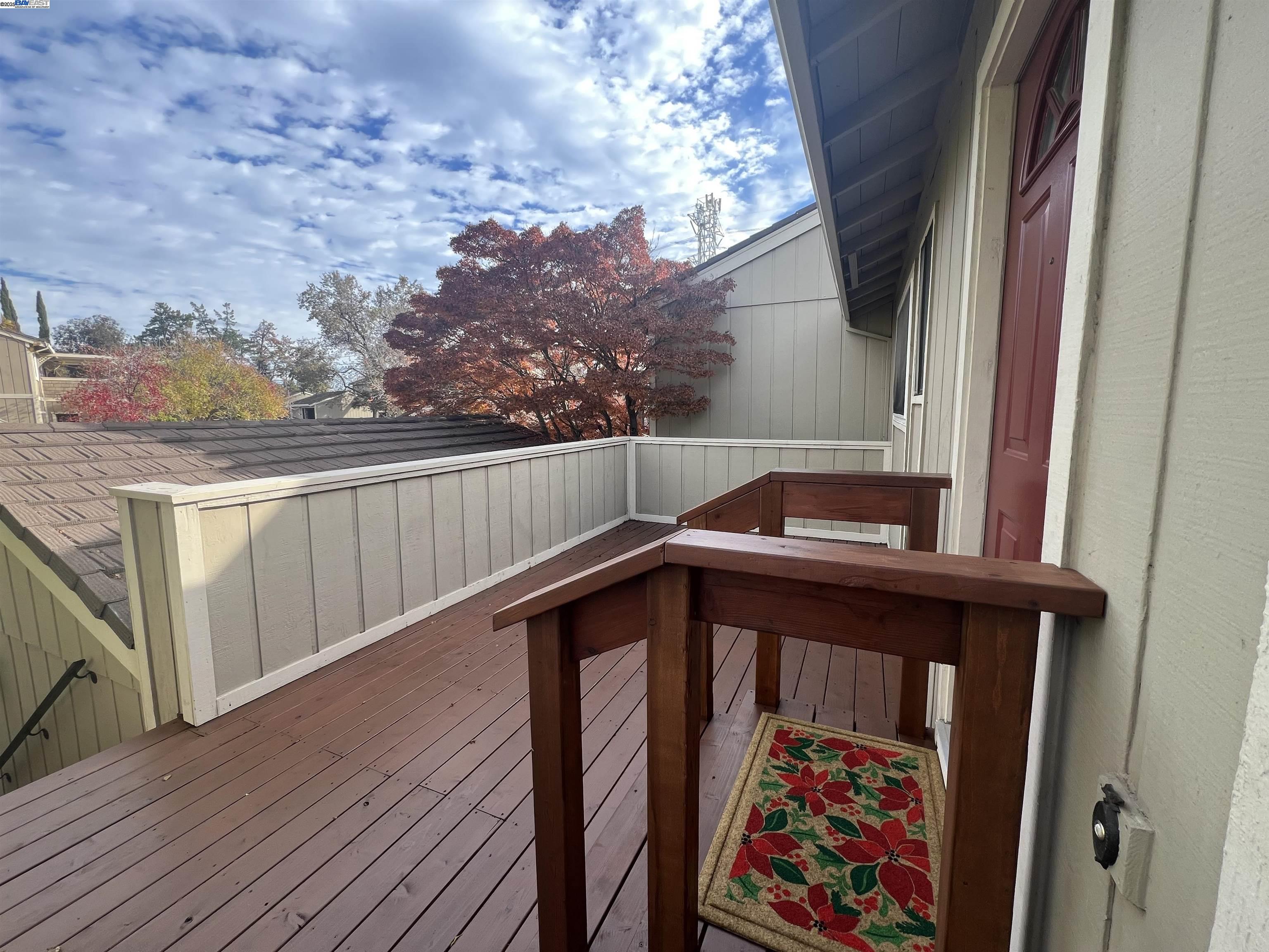 Detail Gallery Image 23 of 30 For 405 Thistle Cir, Martinez,  CA 94553 - 3 Beds | 2/1 Baths