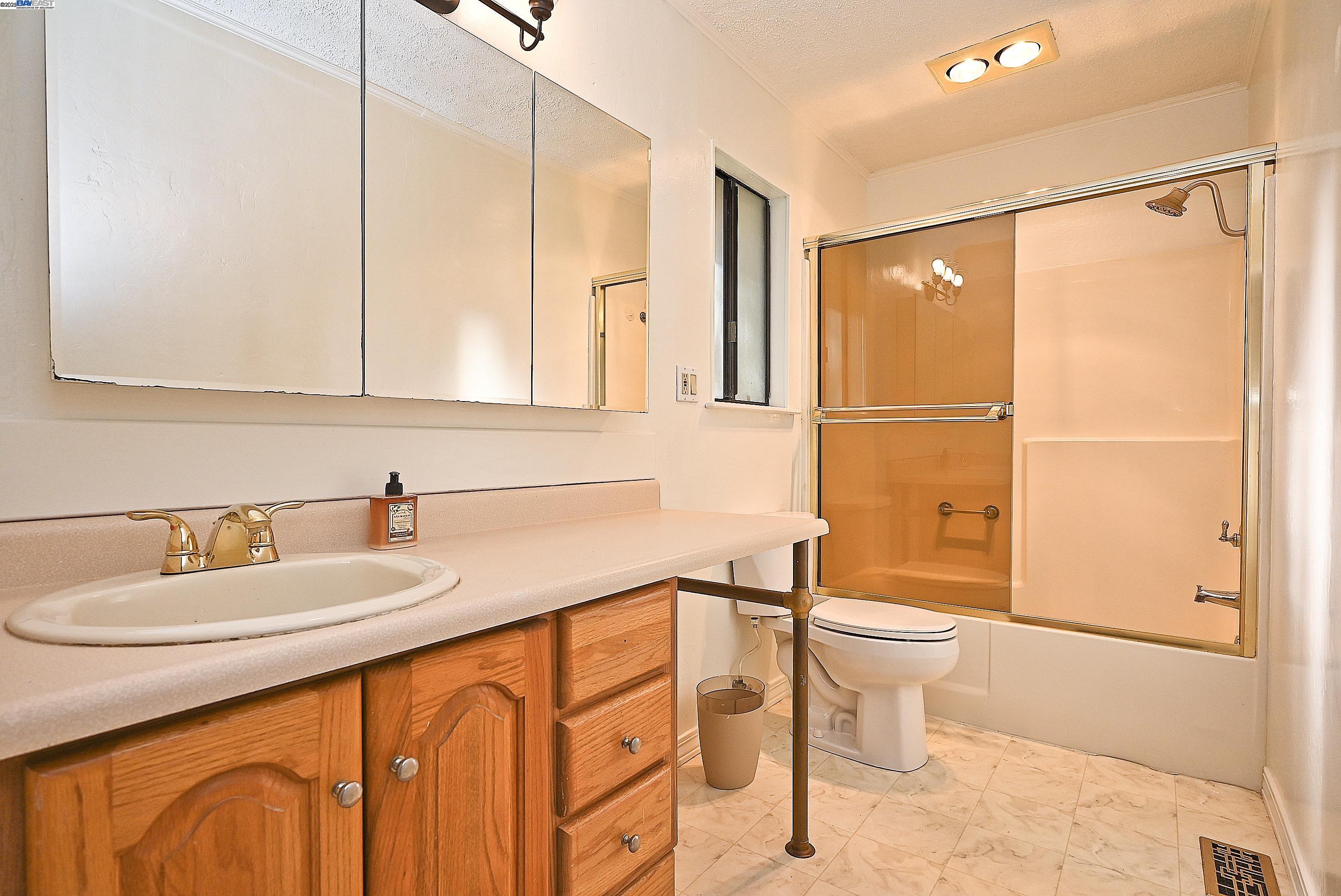 Detail Gallery Image 28 of 37 For 405 Thistle Cir, Martinez,  CA 94553 - 3 Beds | 2/1 Baths