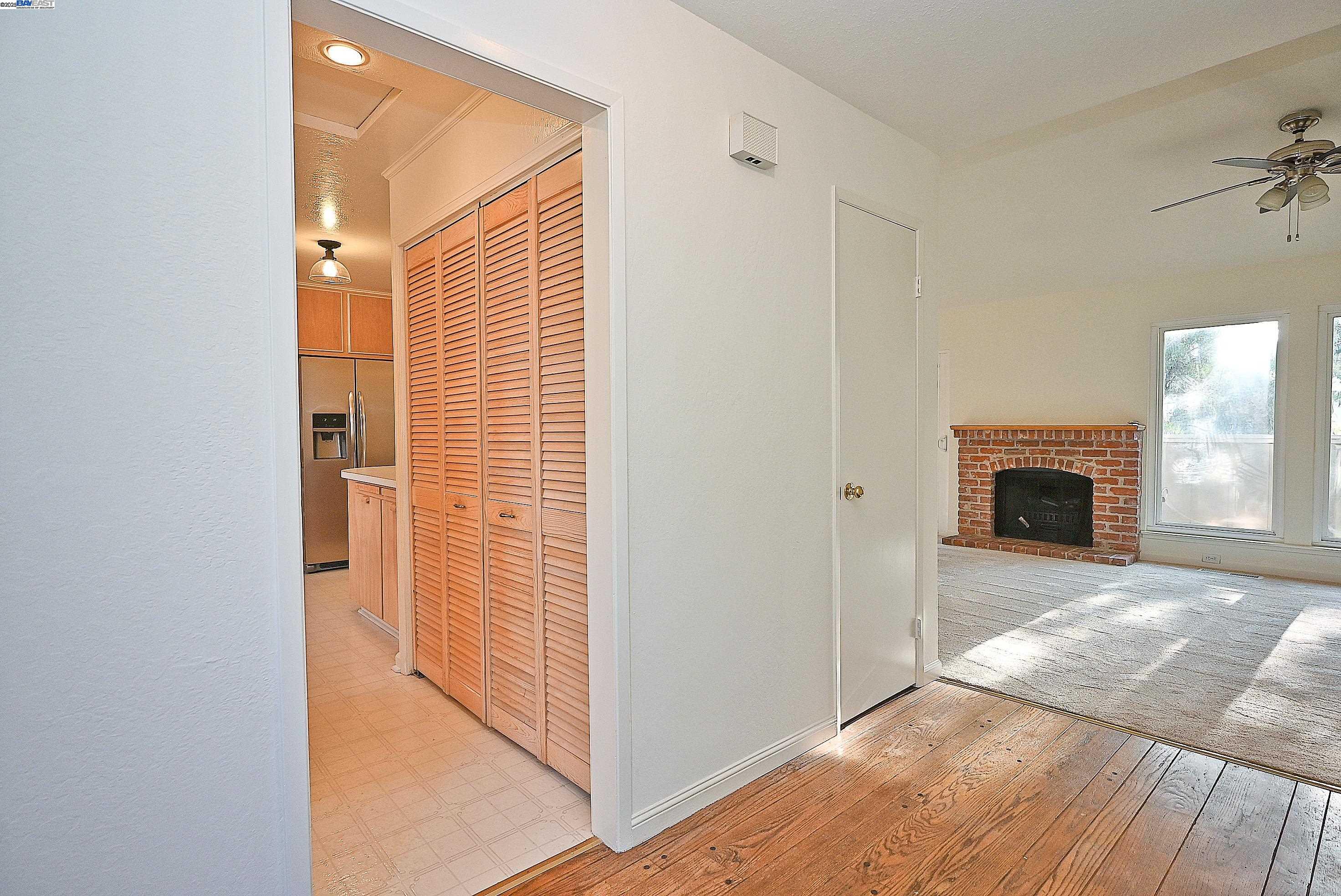 Detail Gallery Image 10 of 37 For 405 Thistle Cir, Martinez,  CA 94553 - 3 Beds | 2/1 Baths