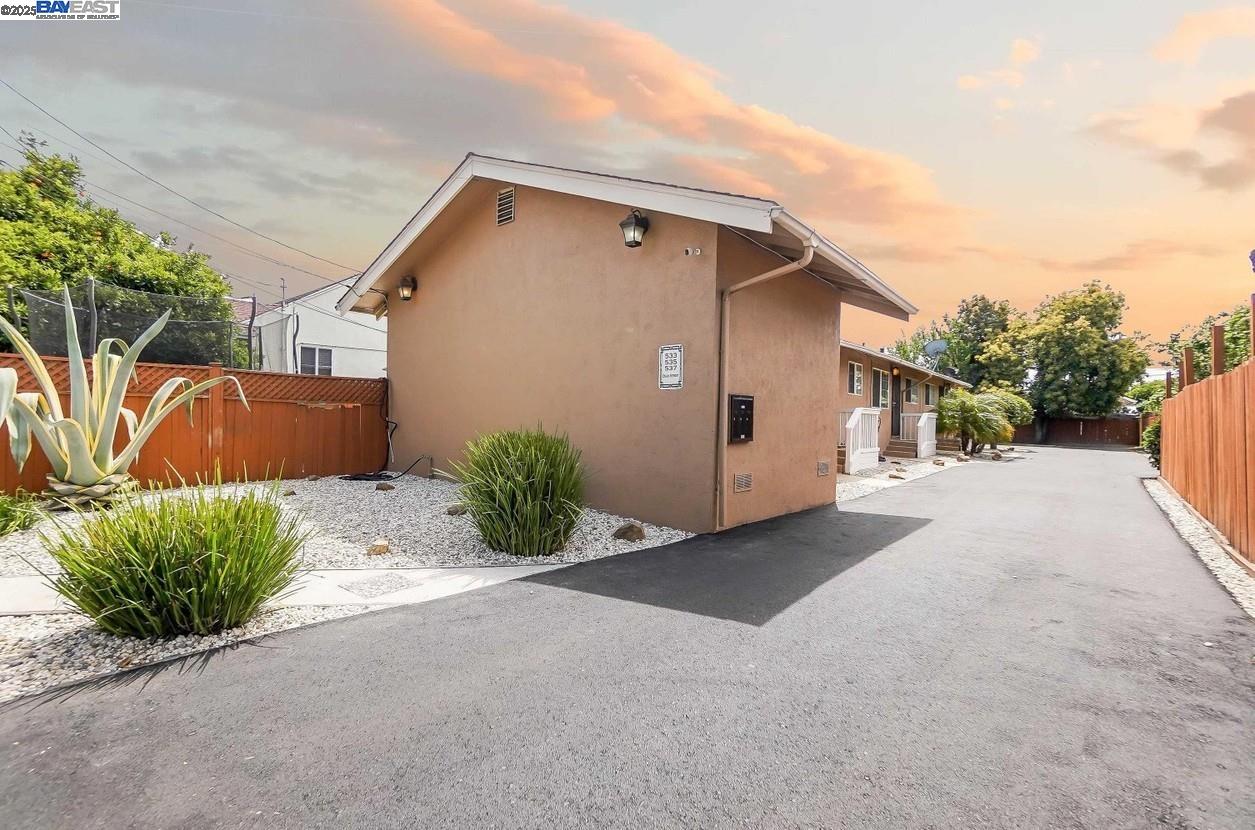 Detail Gallery Image 2 of 4 For 537 Dean St, Hayward,  CA 94541 - – Beds | – Baths