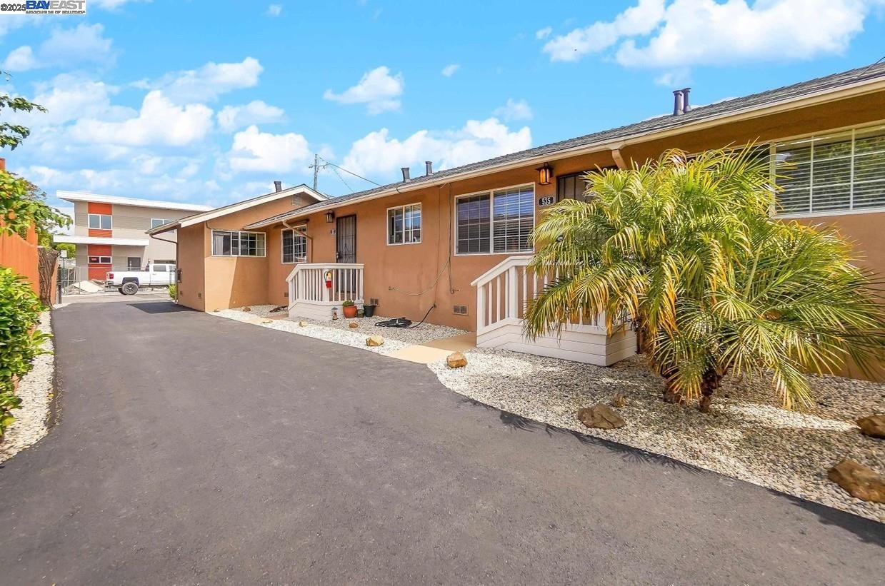 Detail Gallery Image 3 of 4 For 537 Dean St, Hayward,  CA 94541 - – Beds | – Baths