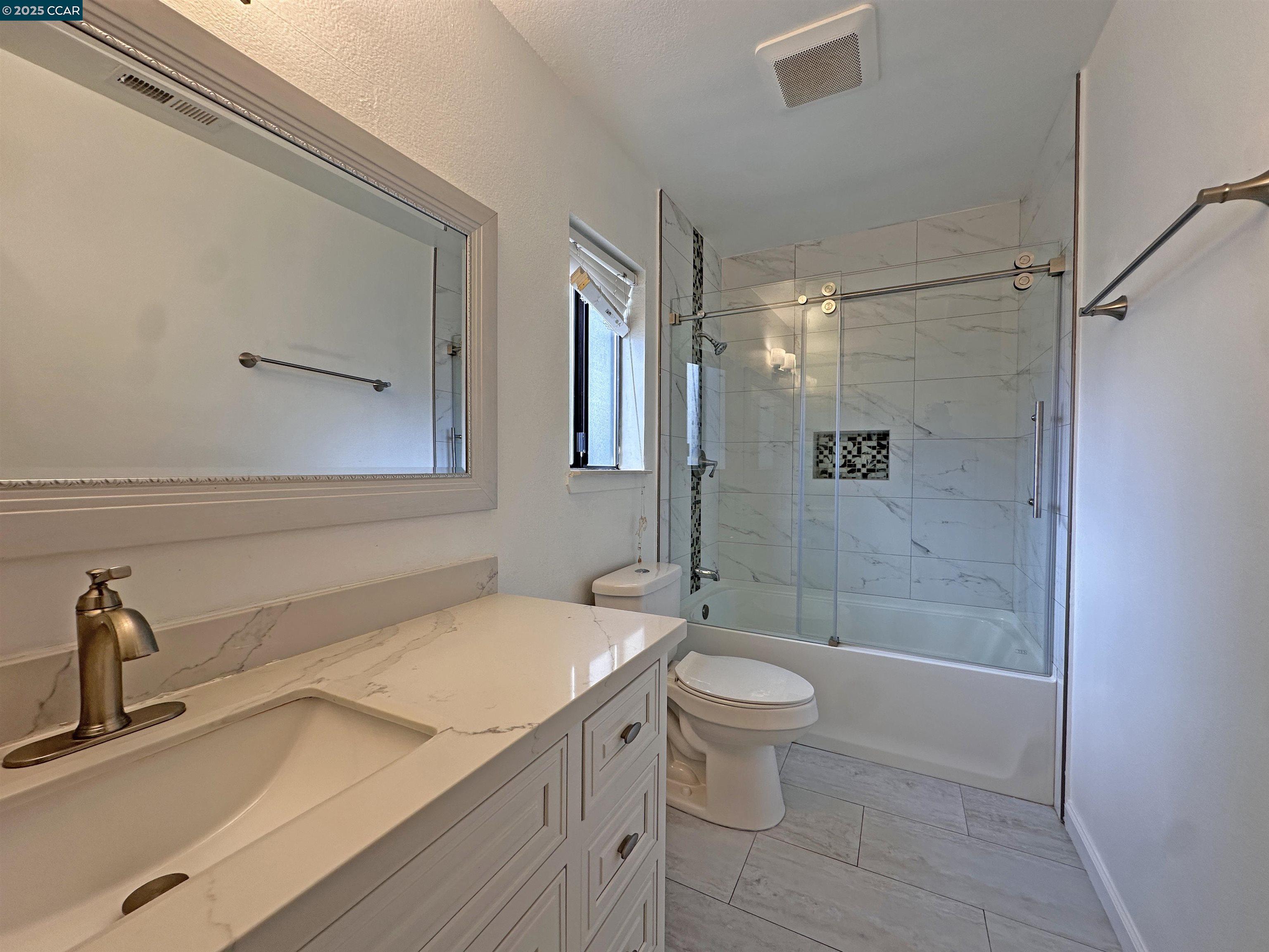 Detail Gallery Image 11 of 23 For 2054 Mendocino Dr, Bay Point,  CA 94565 - 2 Beds | 2 Baths