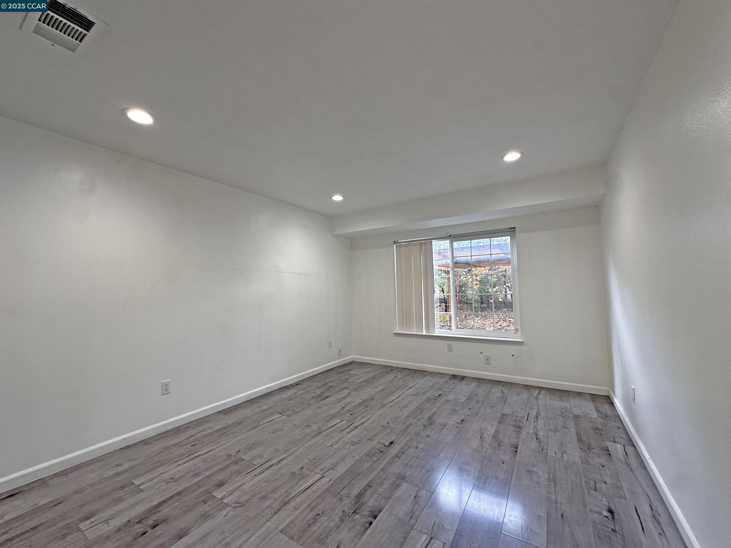 Detail Gallery Image 13 of 23 For 2054 Mendocino Dr, Bay Point,  CA 94565 - 2 Beds | 2 Baths