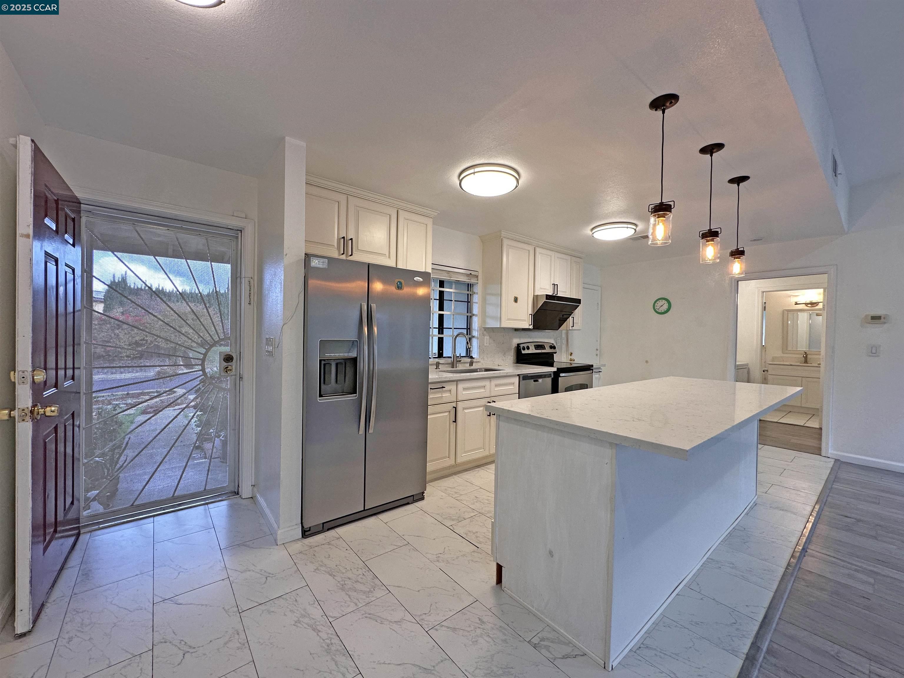 Detail Gallery Image 4 of 23 For 2054 Mendocino Dr, Bay Point,  CA 94565 - 2 Beds | 2 Baths