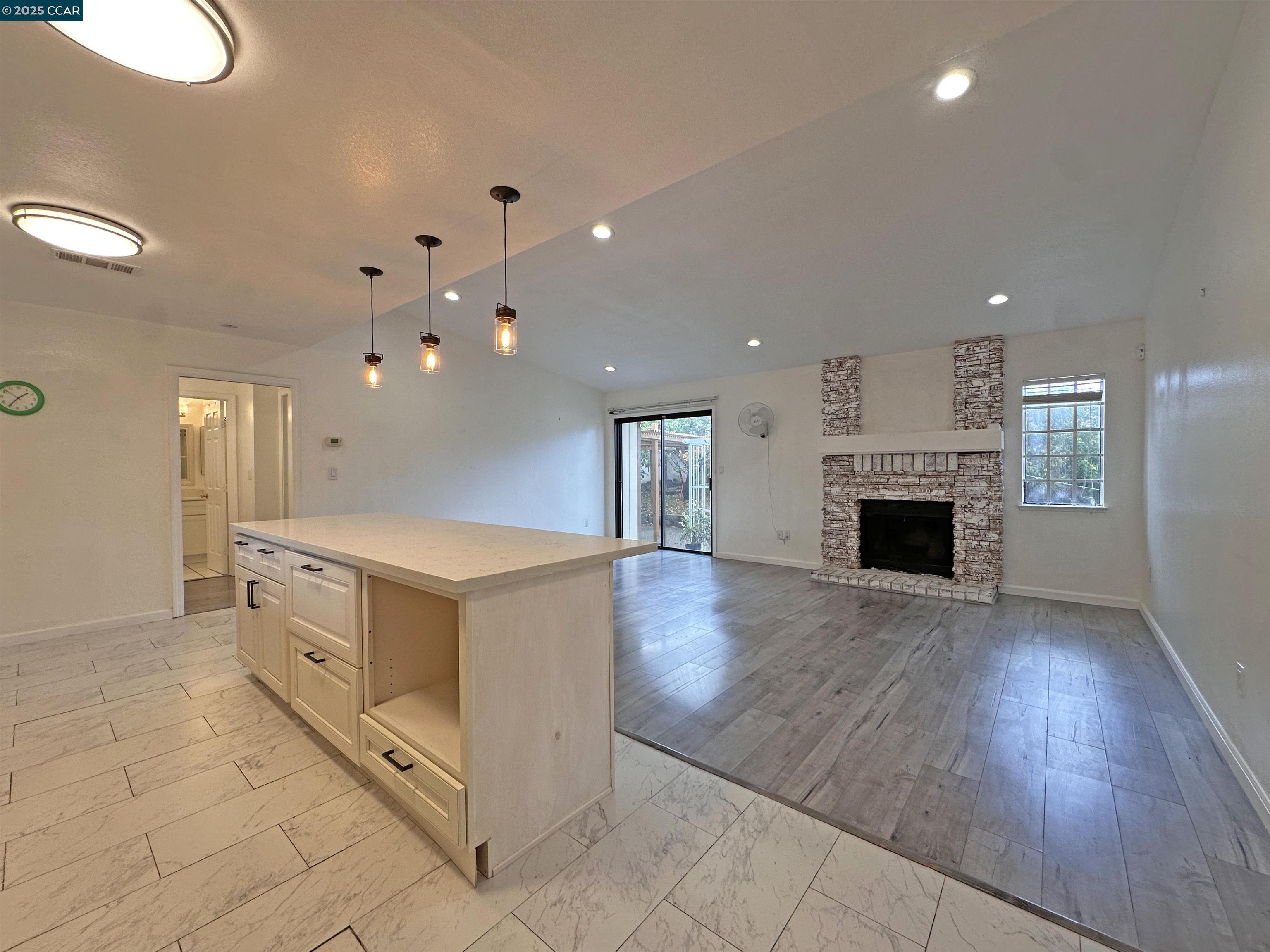 Detail Gallery Image 5 of 23 For 2054 Mendocino Dr, Bay Point,  CA 94565 - 2 Beds | 2 Baths