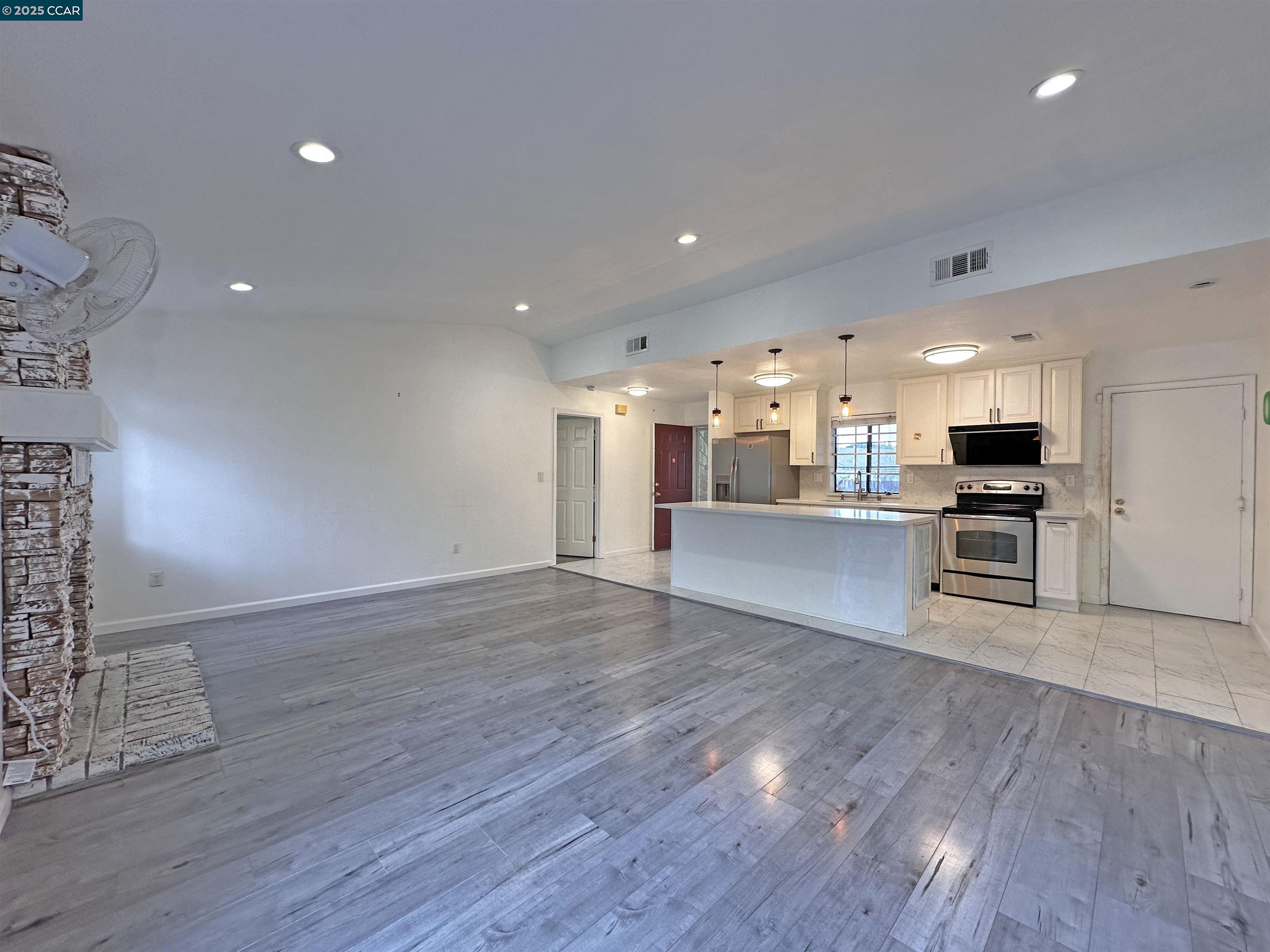 Detail Gallery Image 7 of 23 For 2054 Mendocino Dr, Bay Point,  CA 94565 - 2 Beds | 2 Baths