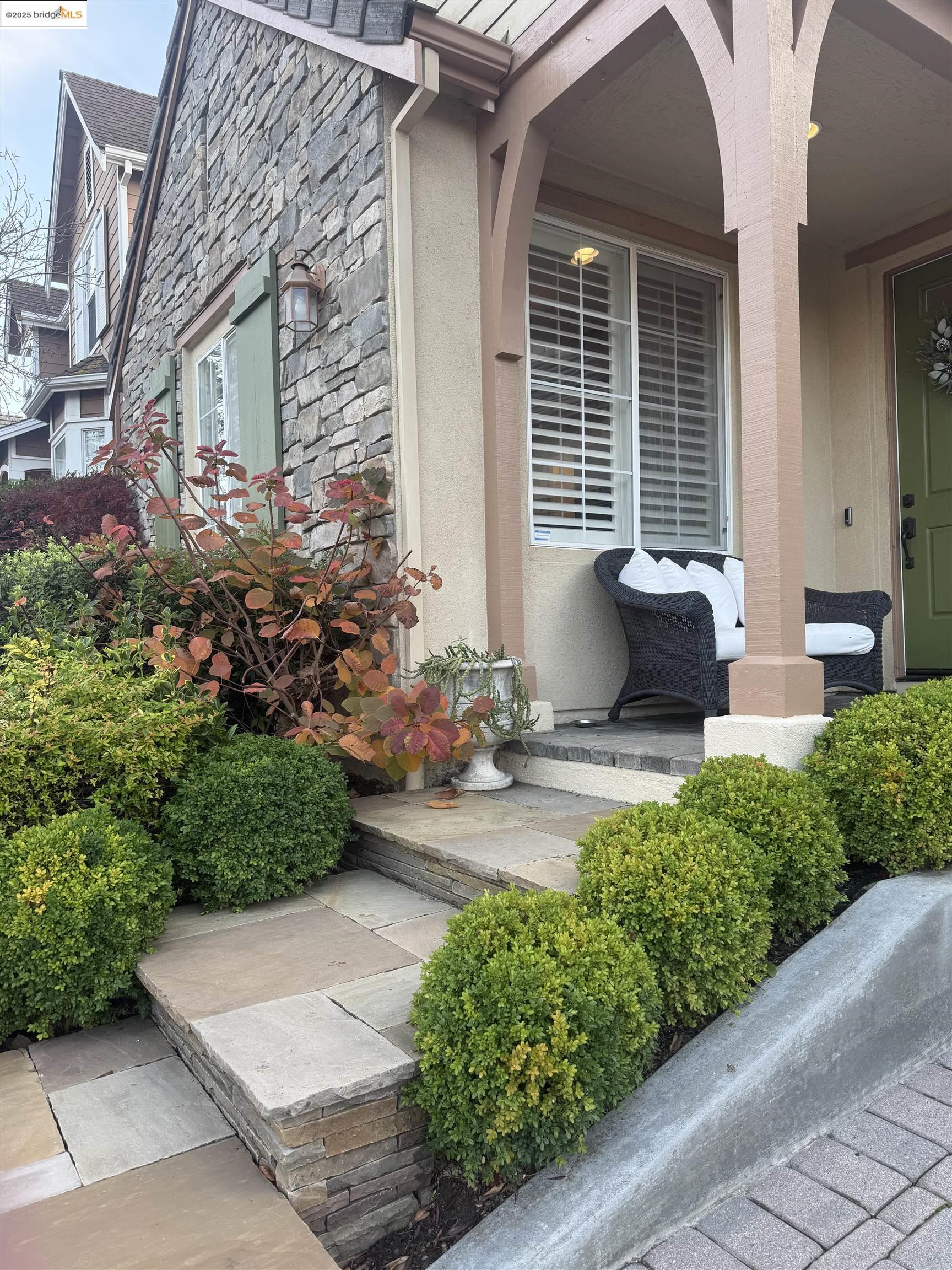 Detail Gallery Image 3 of 18 For 4072 Summer Gate Ave, Vallejo,  CA 94591 - 4 Beds | 4 Baths