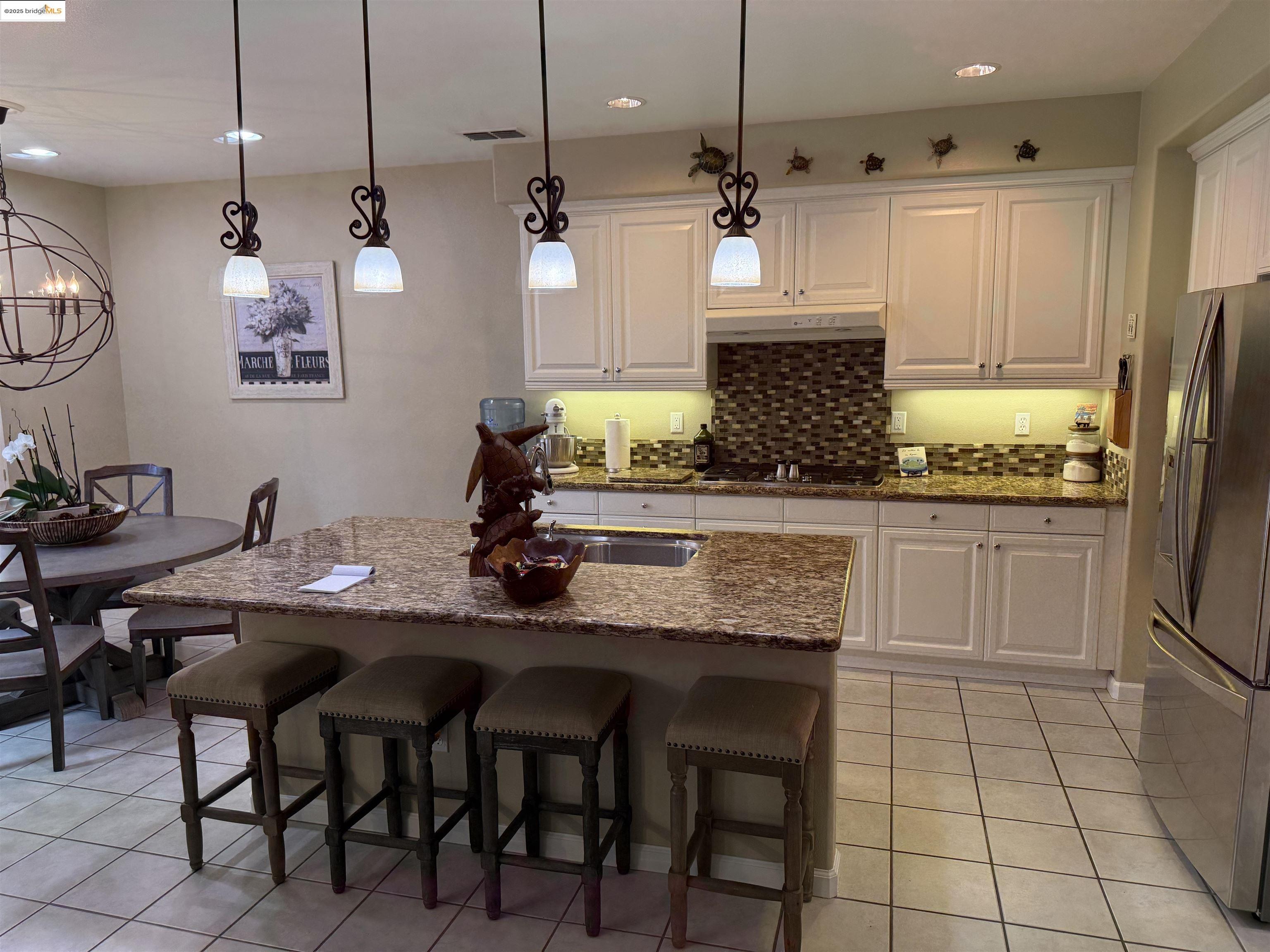 Detail Gallery Image 8 of 18 For 4072 Summer Gate Ave, Vallejo,  CA 94591 - 4 Beds | 4 Baths