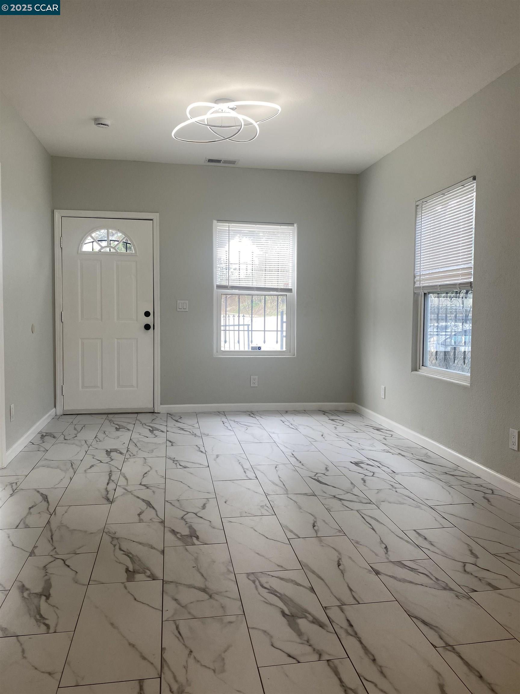 Detail Gallery Image 2 of 11 For 716 11th St, Richmond,  CA 94801 - 2 Beds | 1 Baths