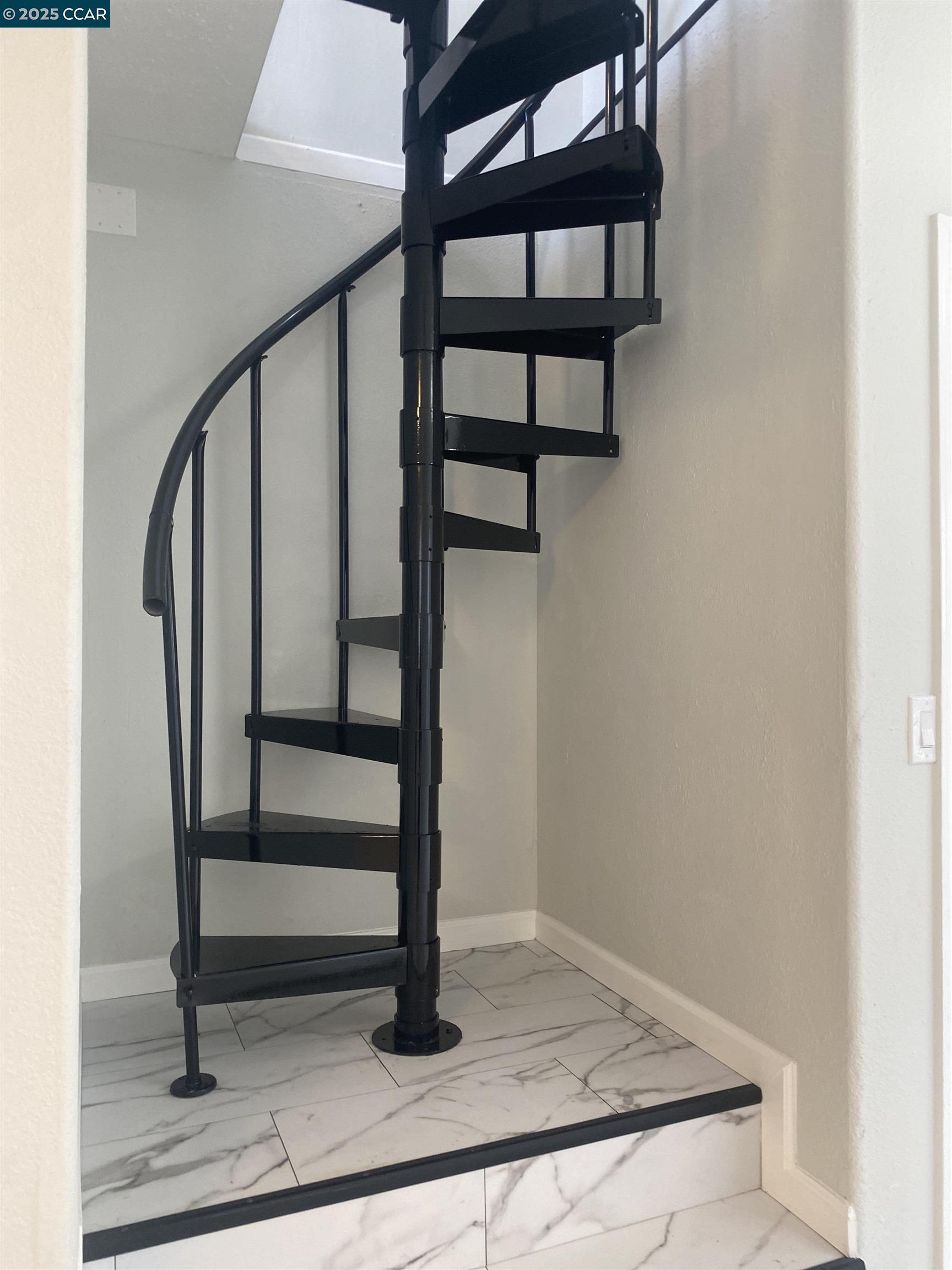 Detail Gallery Image 5 of 11 For 716 11th St, Richmond,  CA 94801 - 2 Beds | 1 Baths