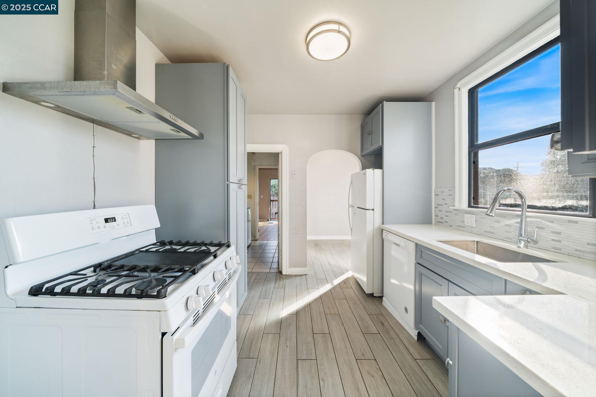 Detail Gallery Image 16 of 27 For 2380 107th Avenue, Oakland,  CA 94603 - 3 Beds | 2 Baths