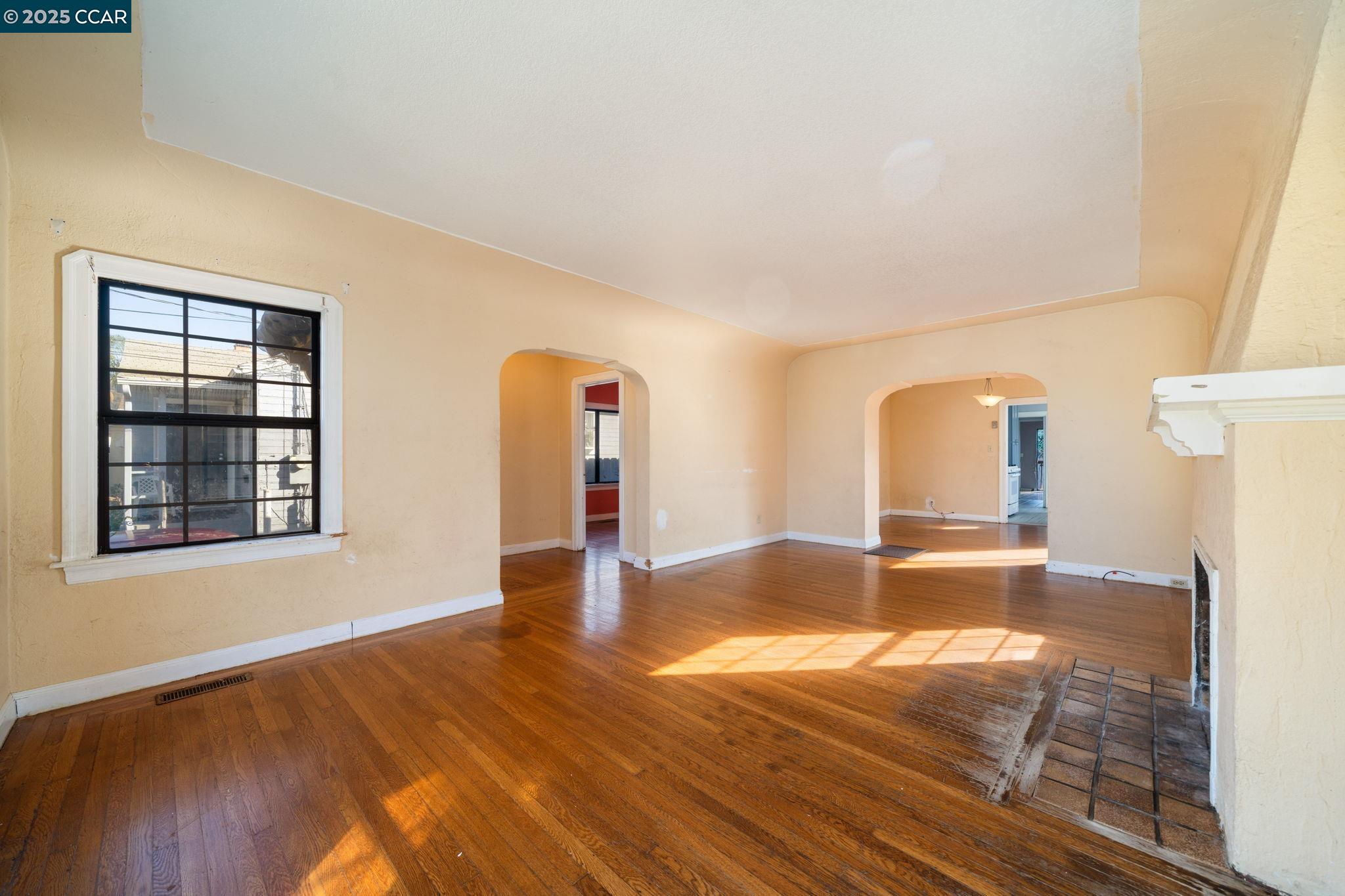 Detail Gallery Image 3 of 27 For 2380 107th Avenue, Oakland,  CA 94603 - 3 Beds | 2 Baths