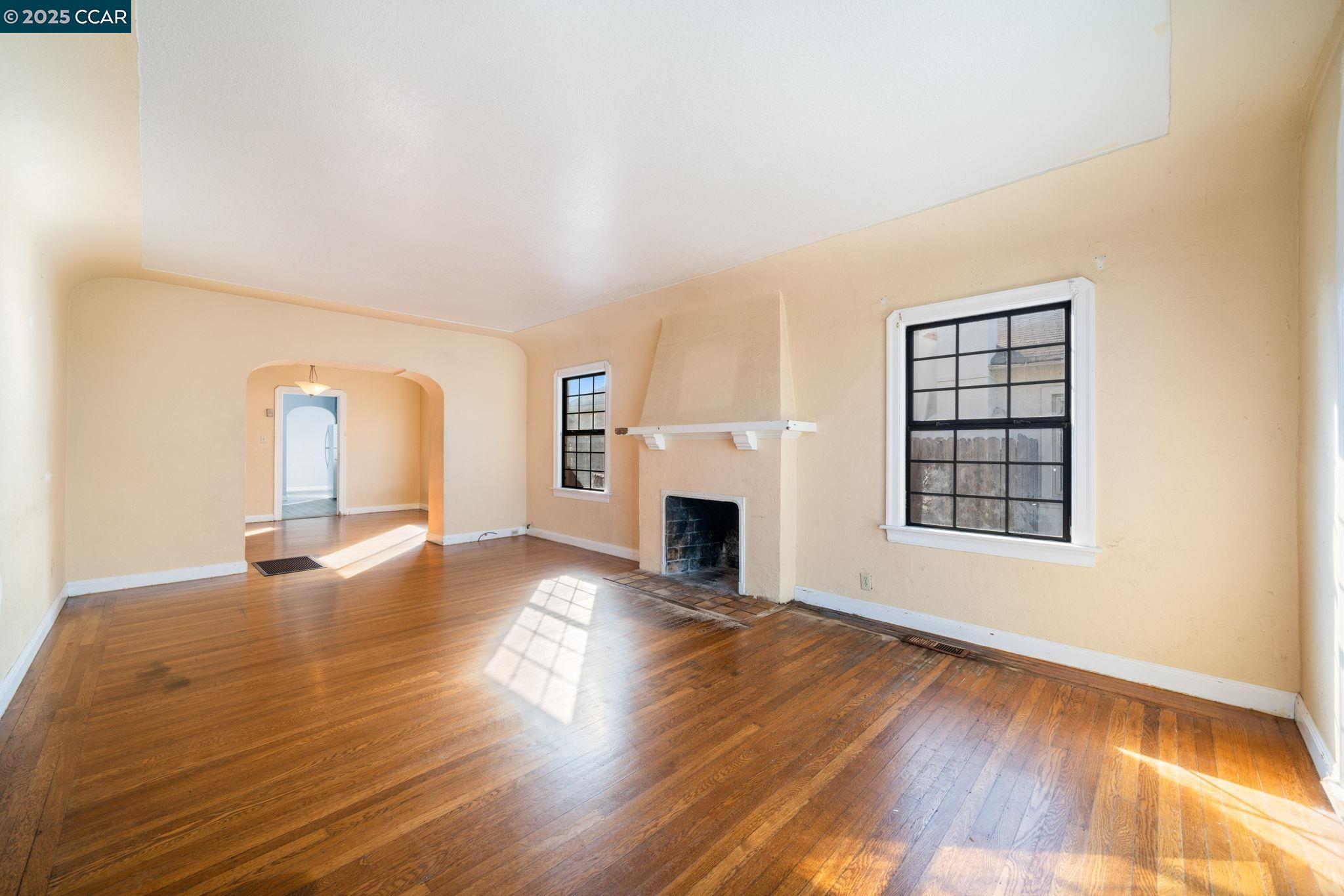 Detail Gallery Image 4 of 27 For 2380 107th Avenue, Oakland,  CA 94603 - 3 Beds | 2 Baths