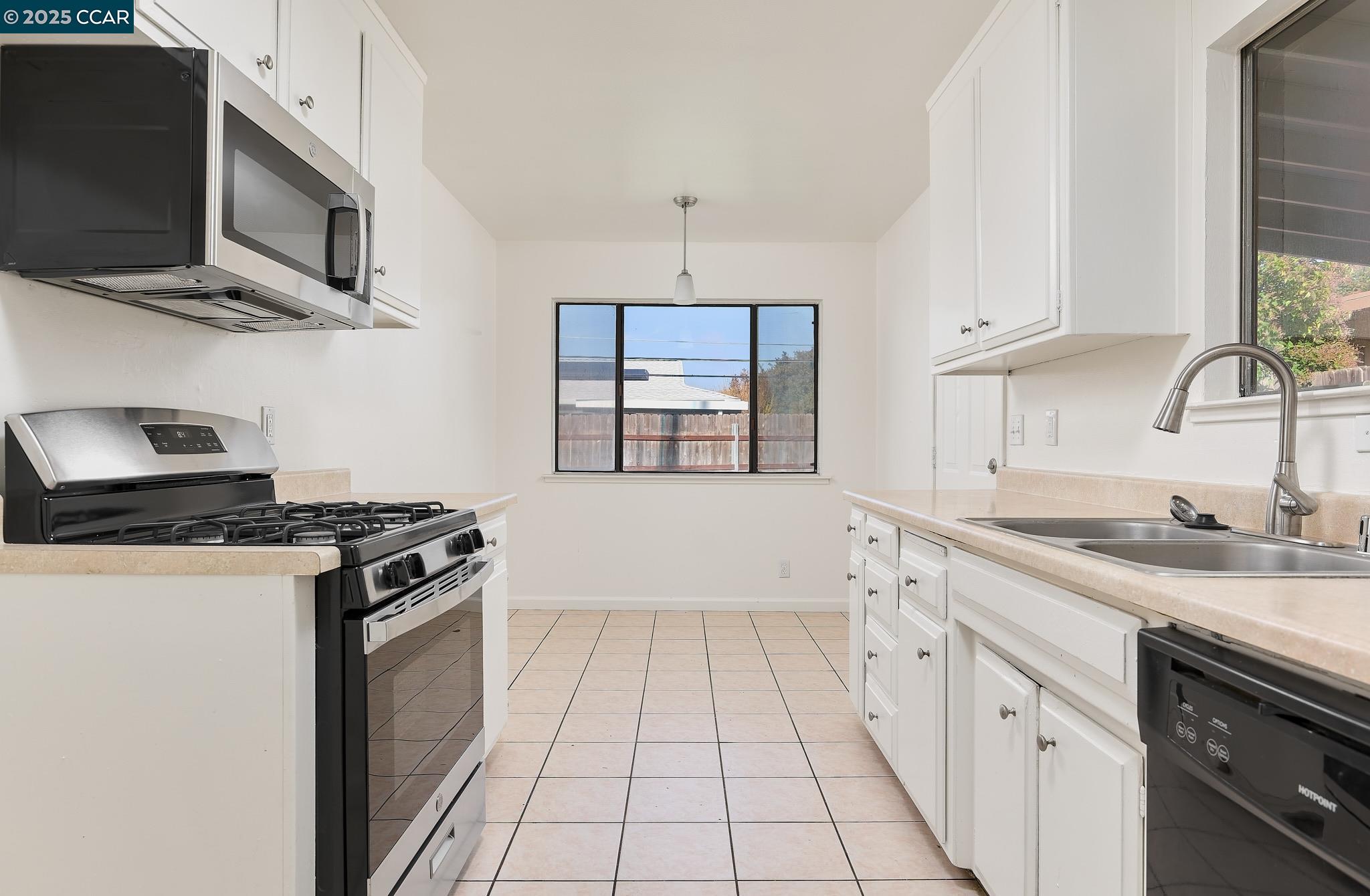 Detail Gallery Image 2 of 18 For 4413 Brandt Way, North Highlands,  CA 95660 - 3 Beds | 1 Baths